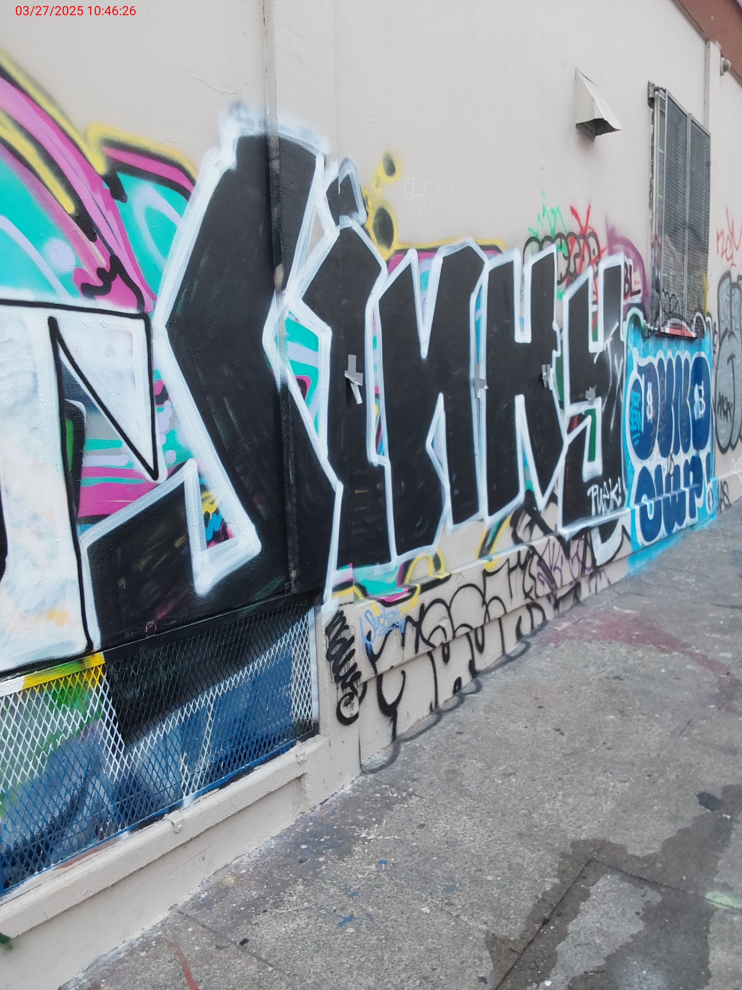 Graffiti at 825 POLK ST