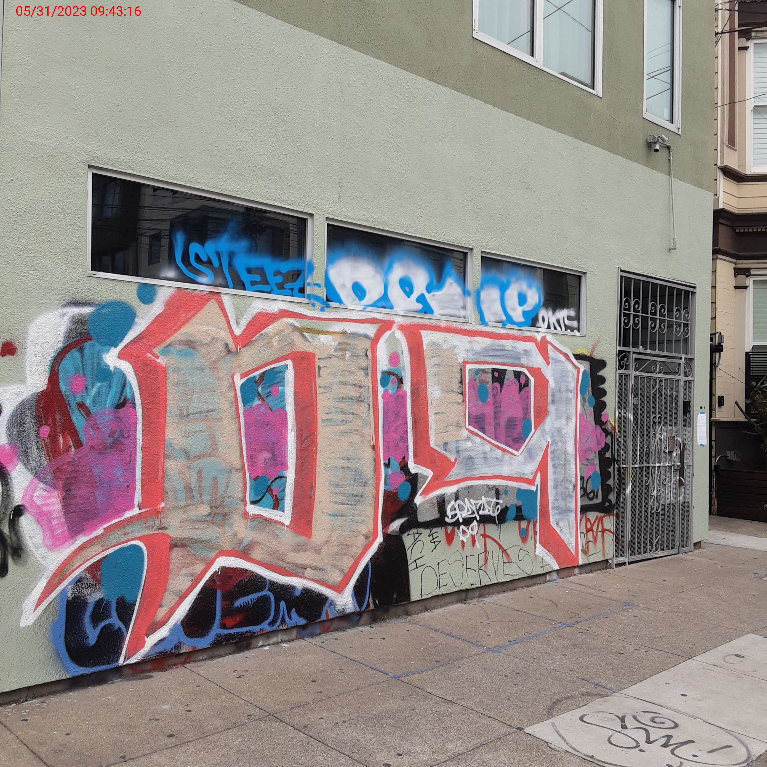Graffiti at 465 SOUTH VAN NESS AVE