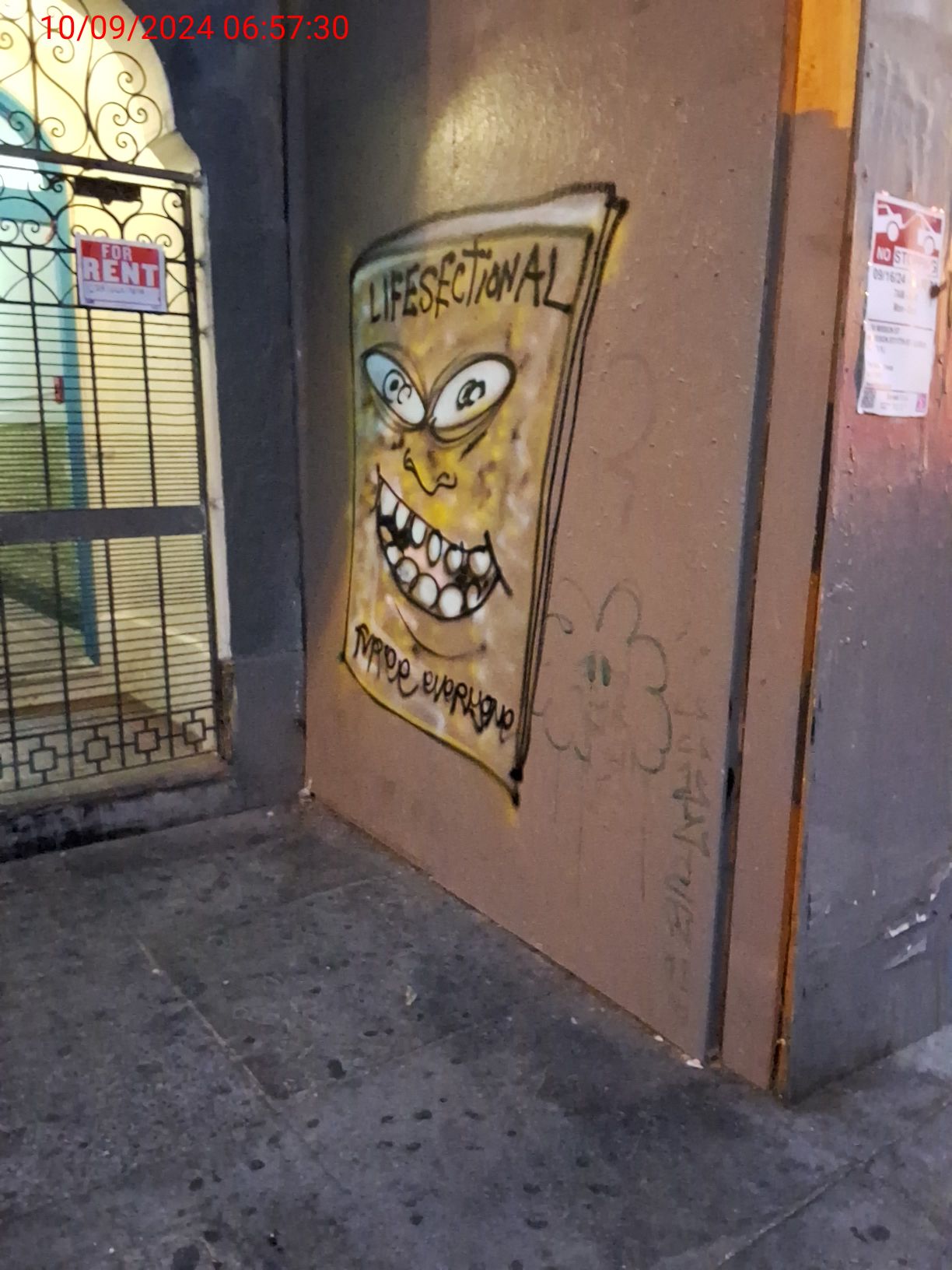 Graffiti at 2100 MISSION ST