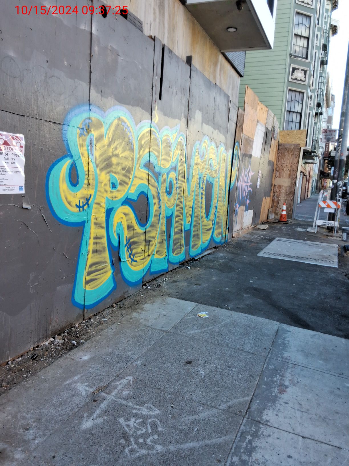 Graffiti at 2100 MISSION ST