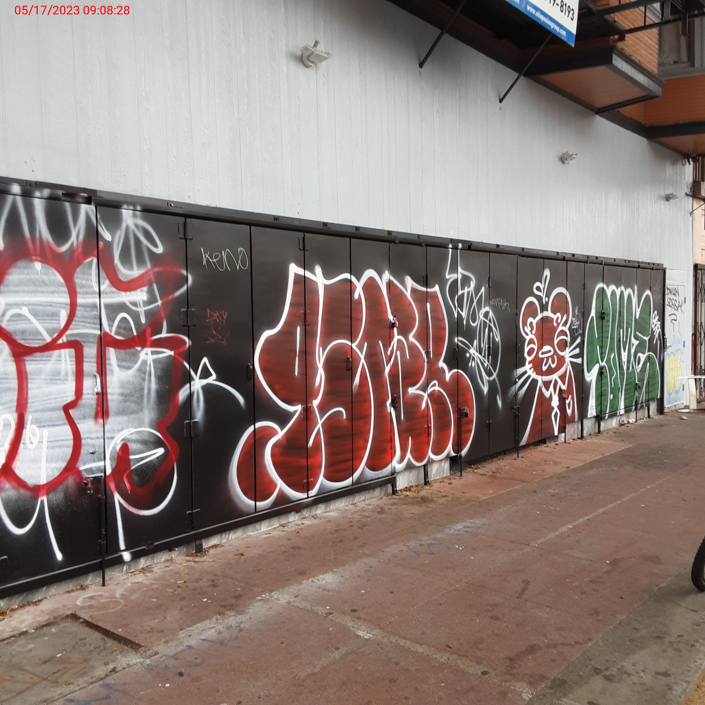 Graffiti at 2135 MISSION ST