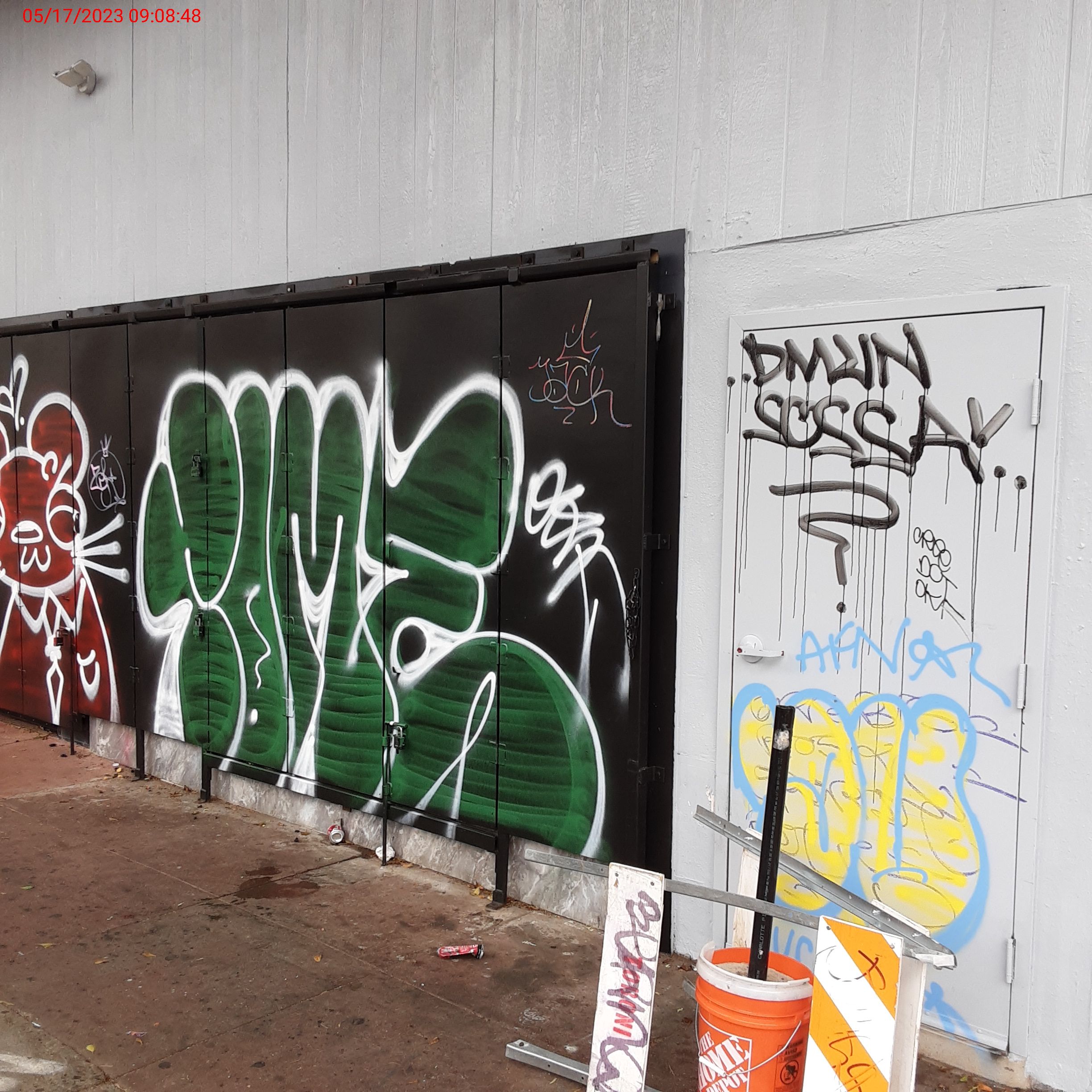 Graffiti at 2135 MISSION ST