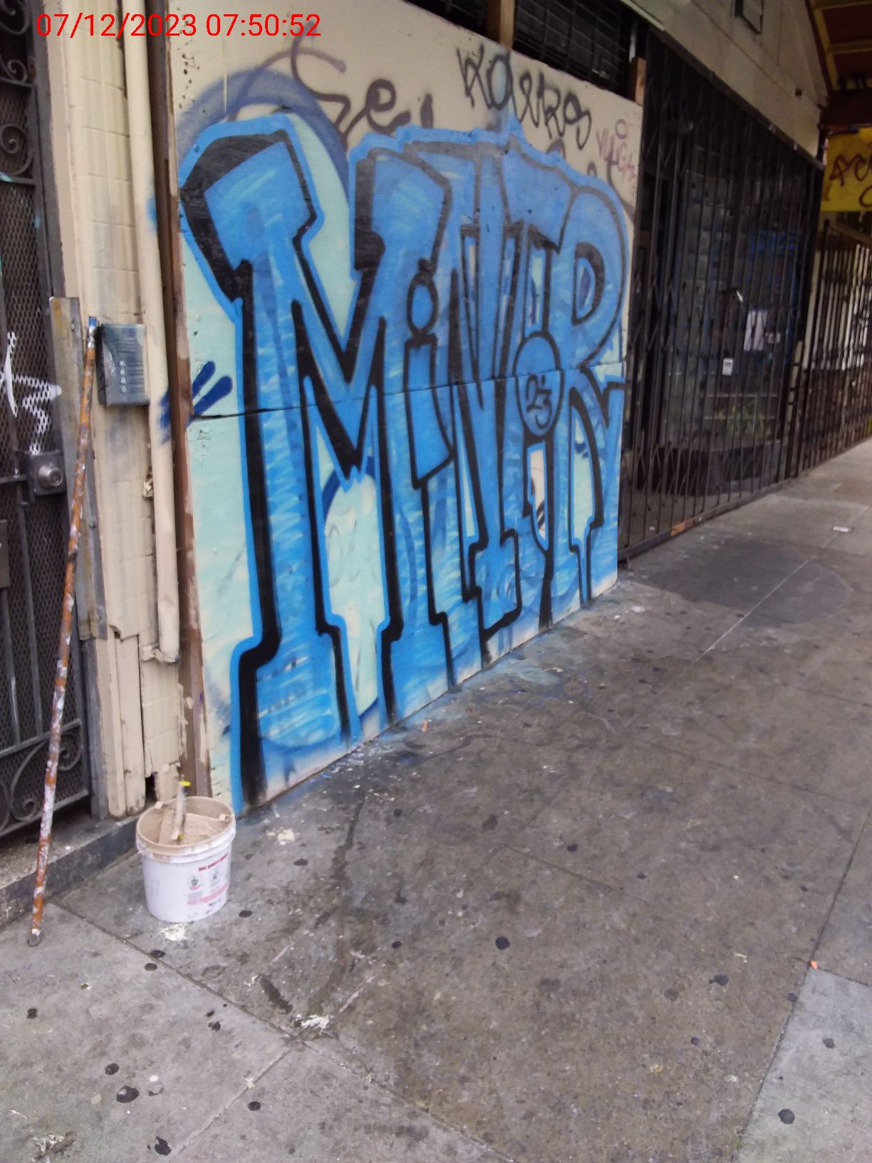 Graffiti at 2575 MISSION ST