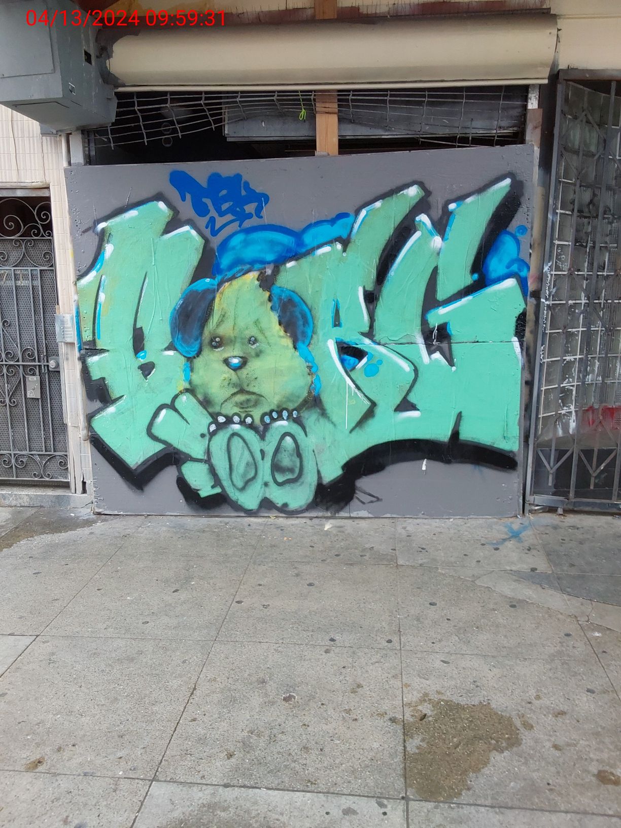 Graffiti at 2575 MISSION ST