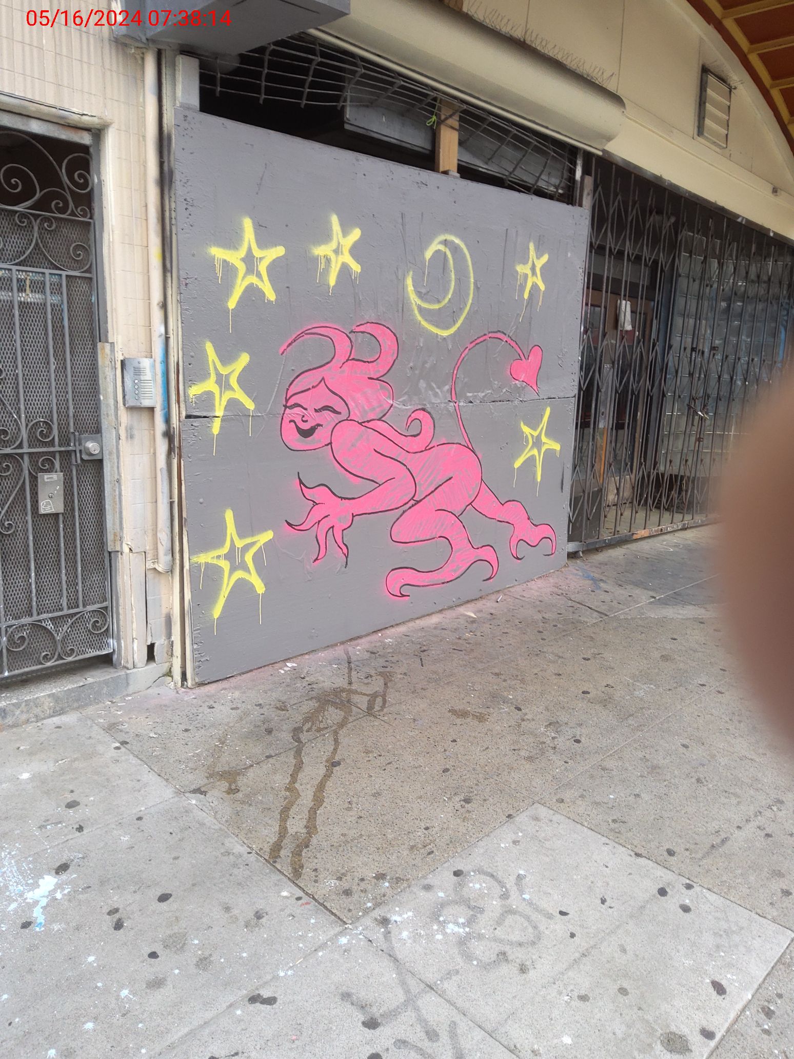 Graffiti at 2575 MISSION ST