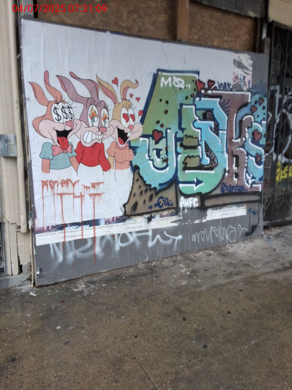 Graffiti at 2575 MISSION ST