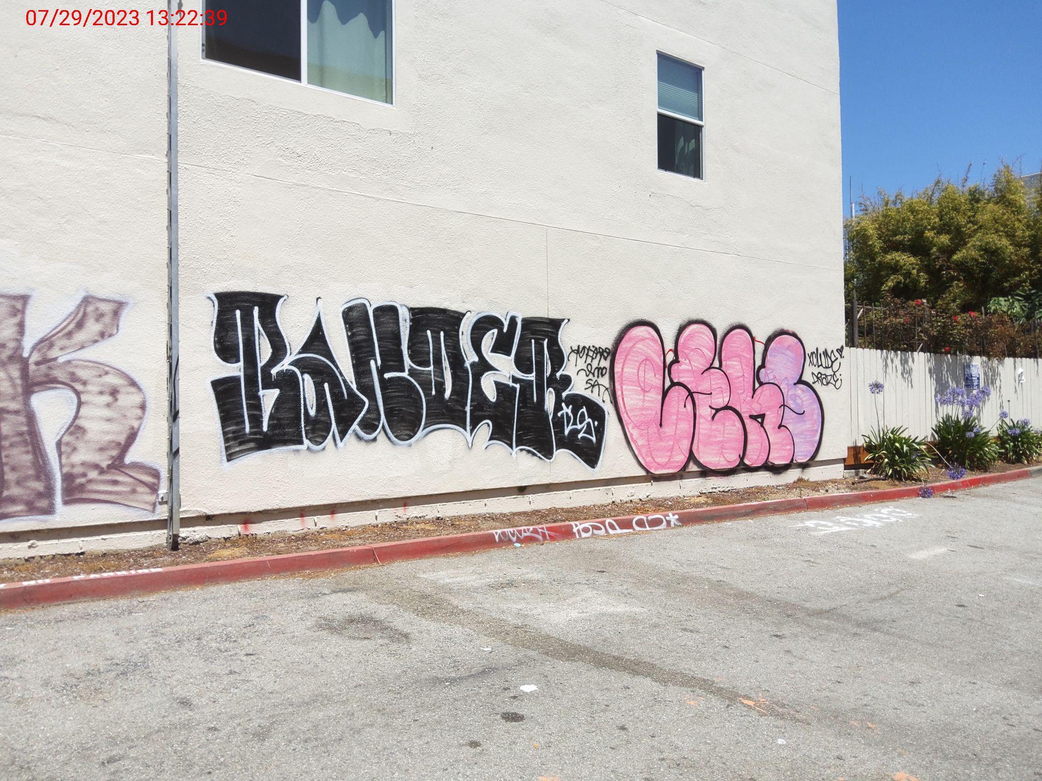 Graffiti at 1149 POTRERO AVE