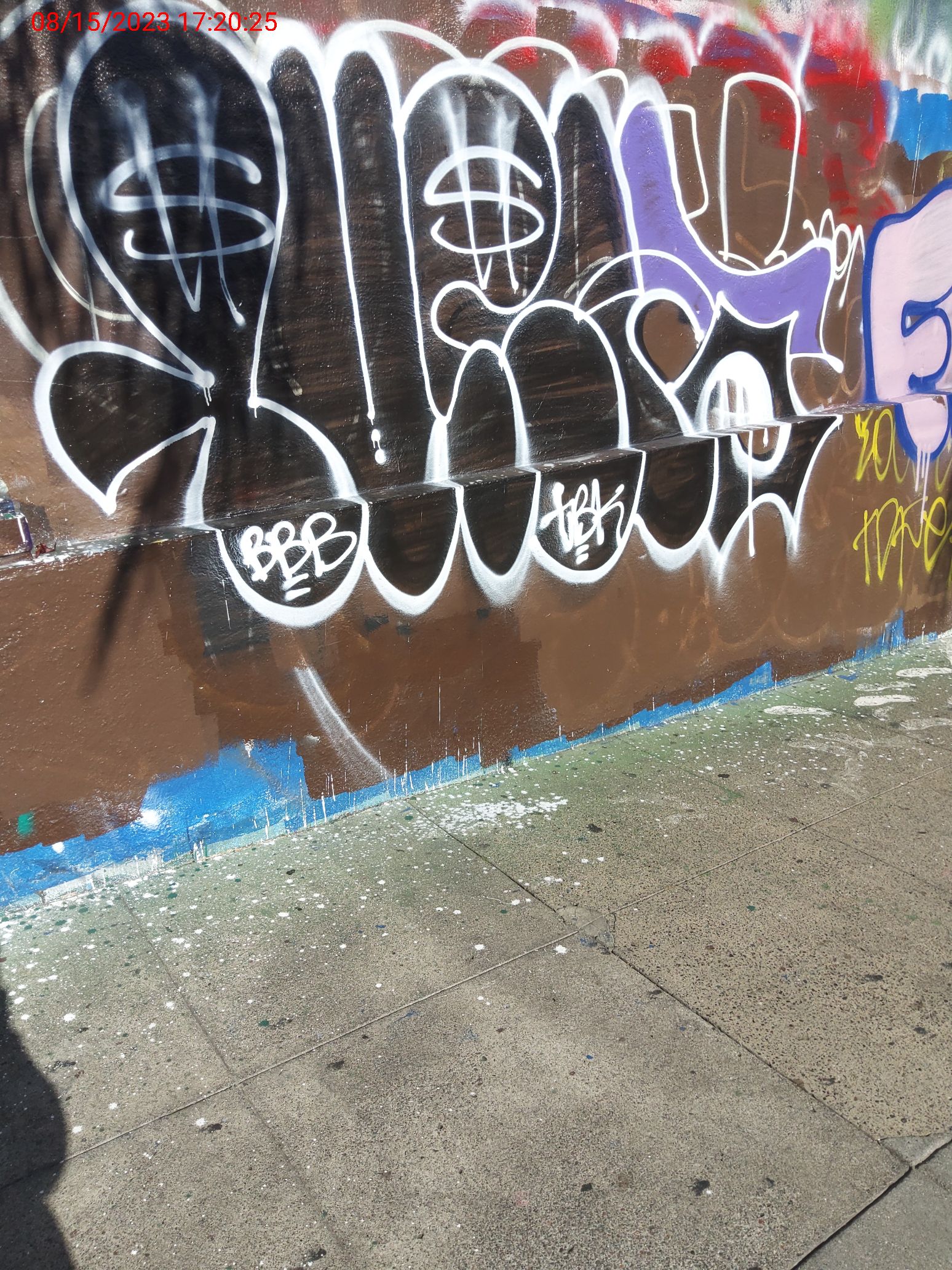 Graffiti at 895 OFARRELL ST