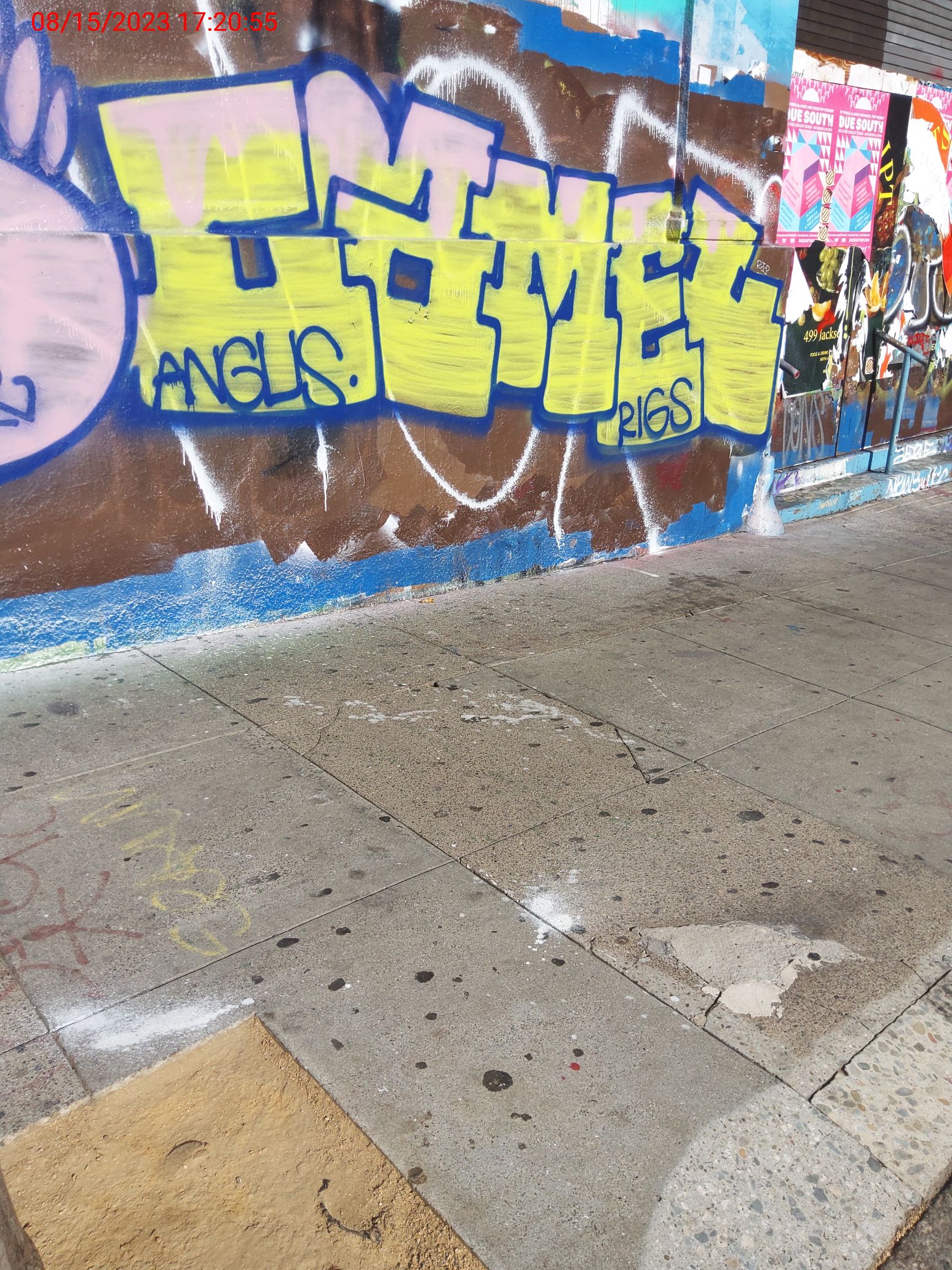 Graffiti at 895 OFARRELL ST