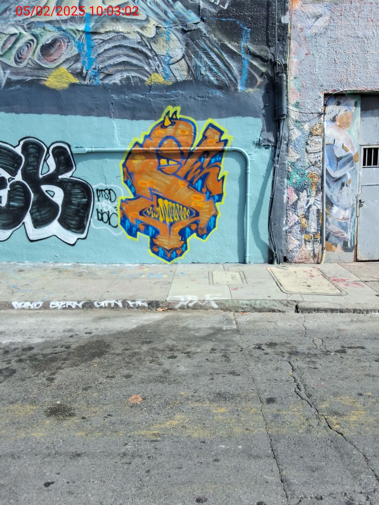 Graffiti at 895 OFARRELL ST