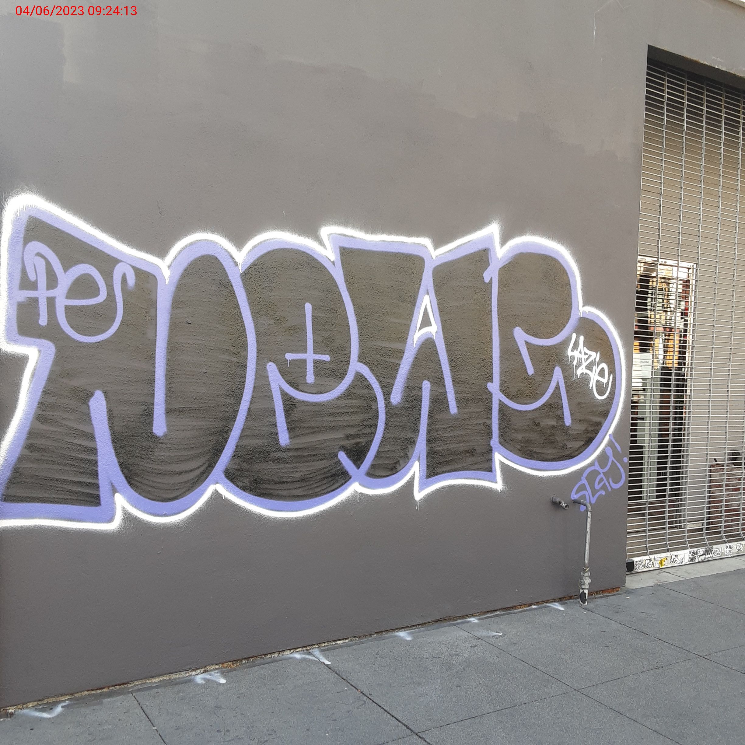 Graffiti at 422 Valencia St