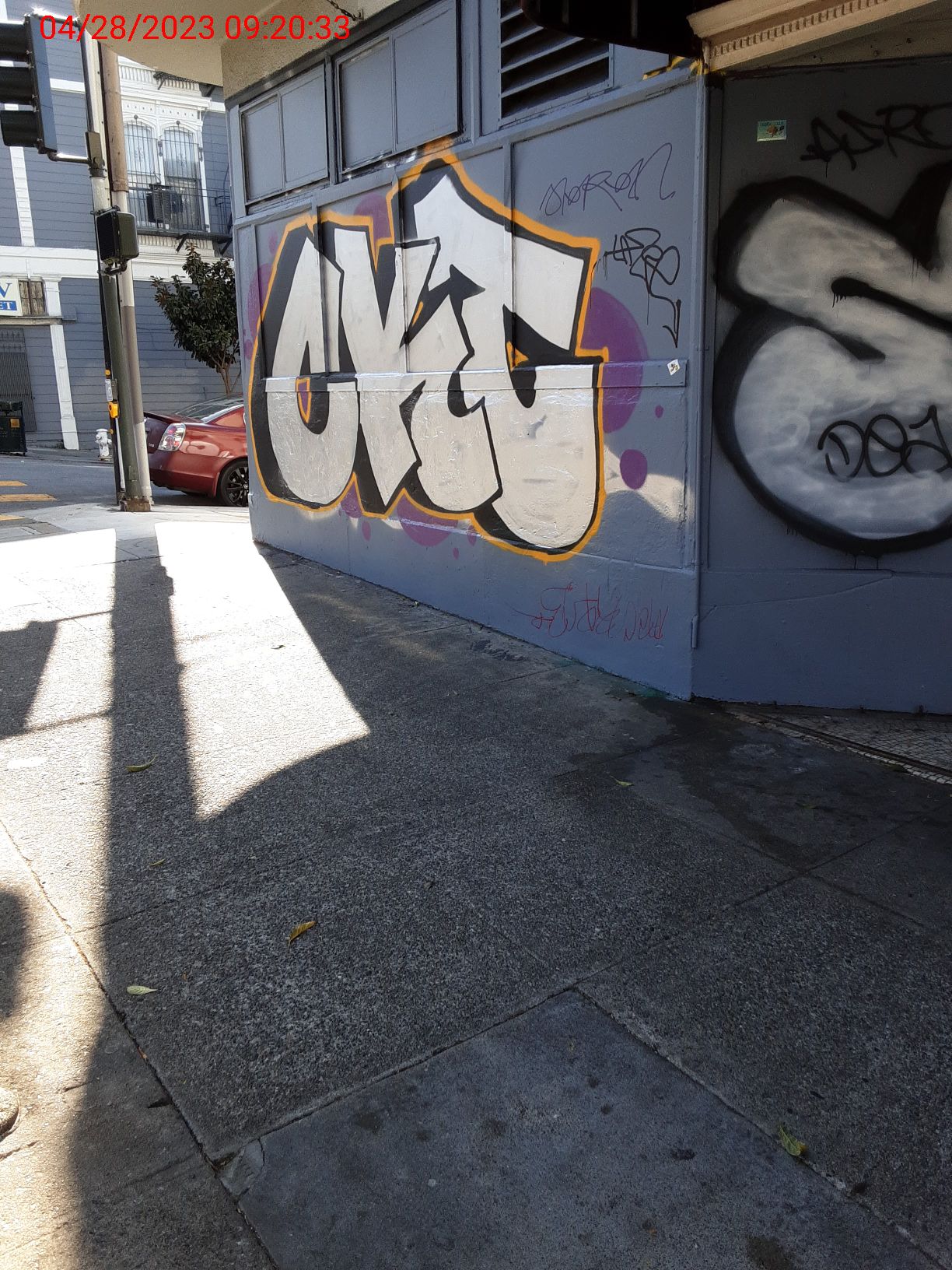 Graffiti at 401 Haight St