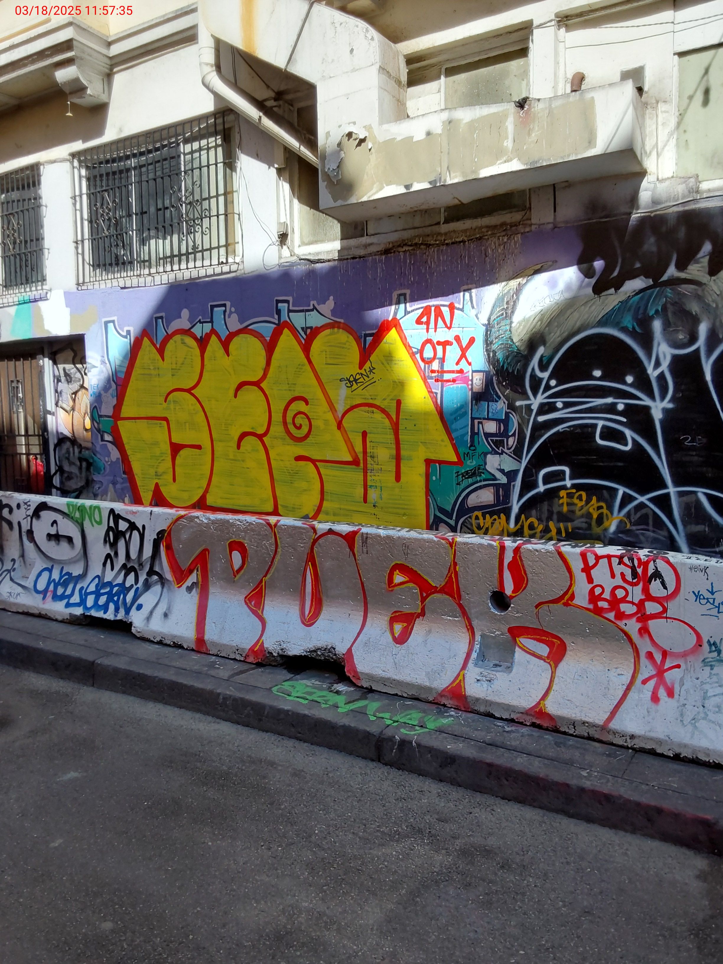 Graffiti at 631 LARKIN ST