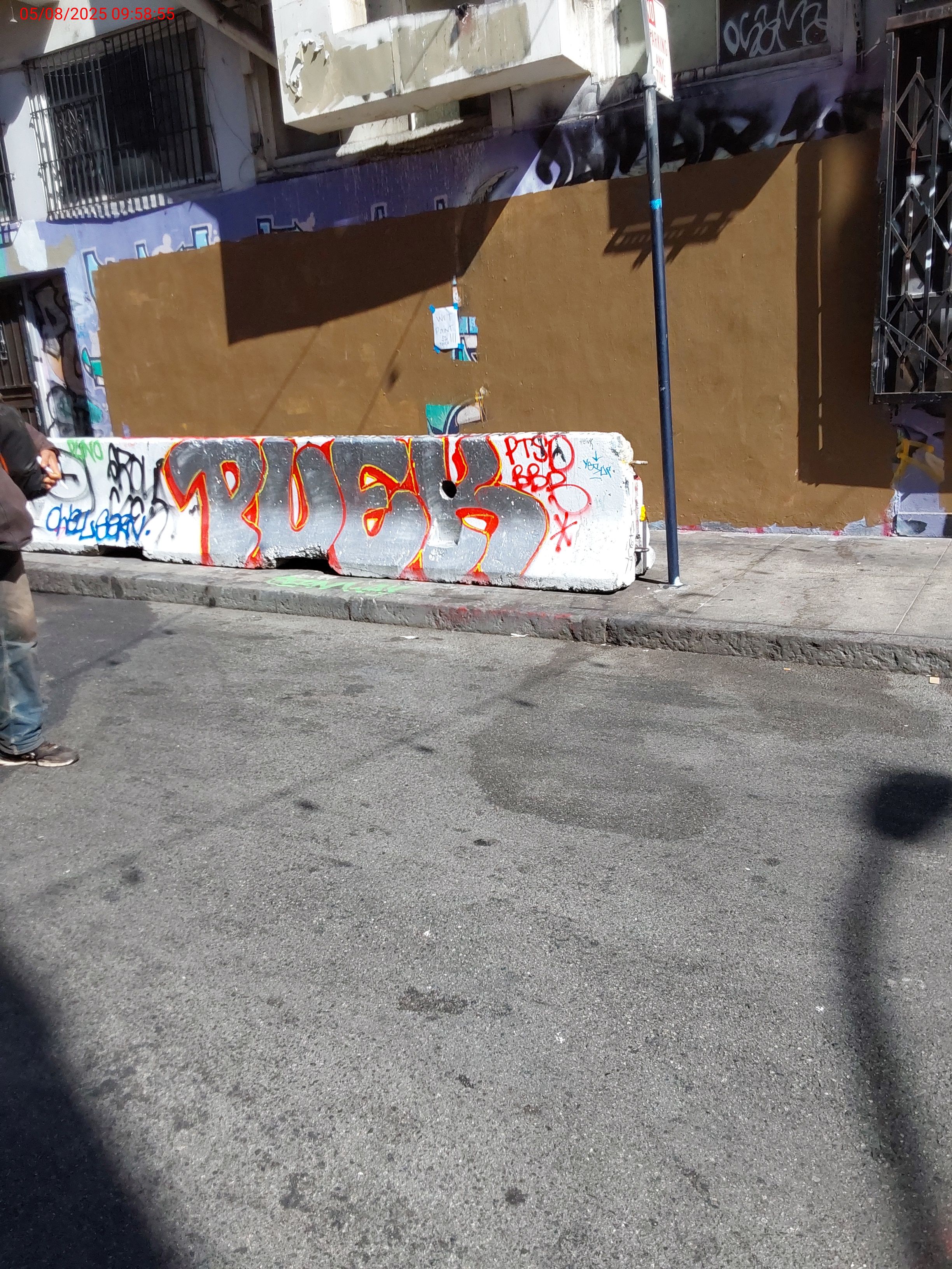 Graffiti at 631 LARKIN ST
