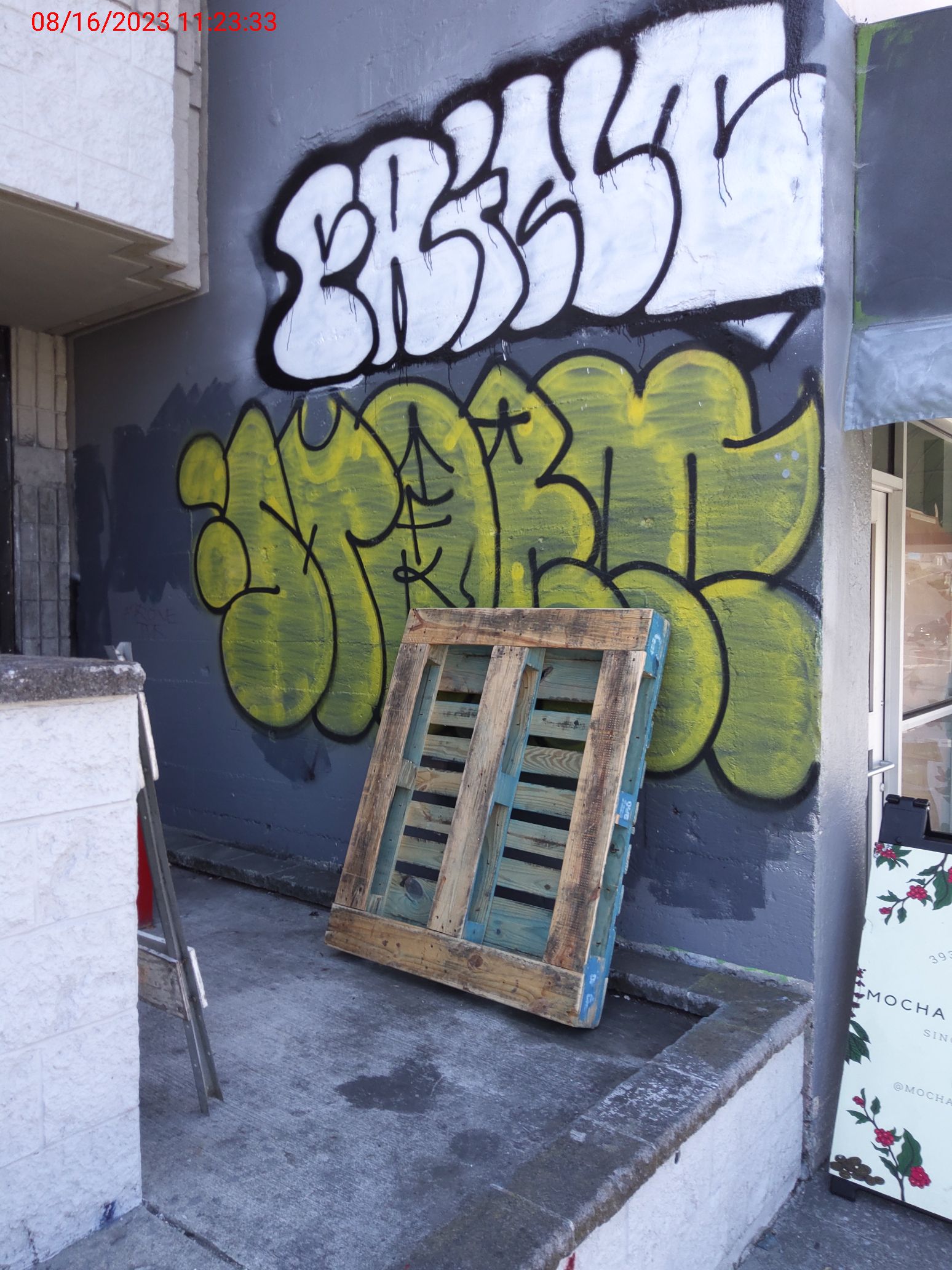 Graffiti at 3953 GEARY BLVD