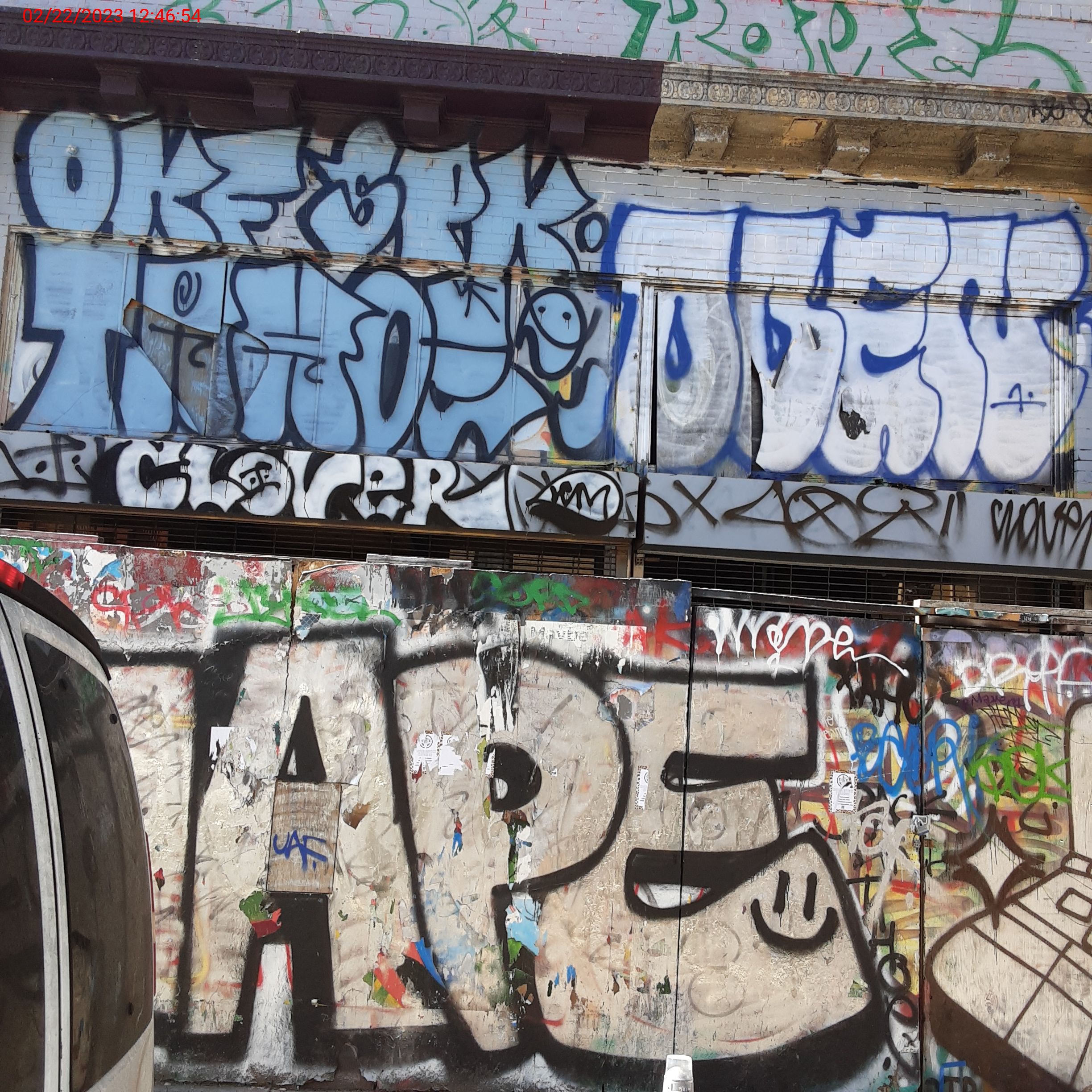 Graffiti at 2380 MISSION ST