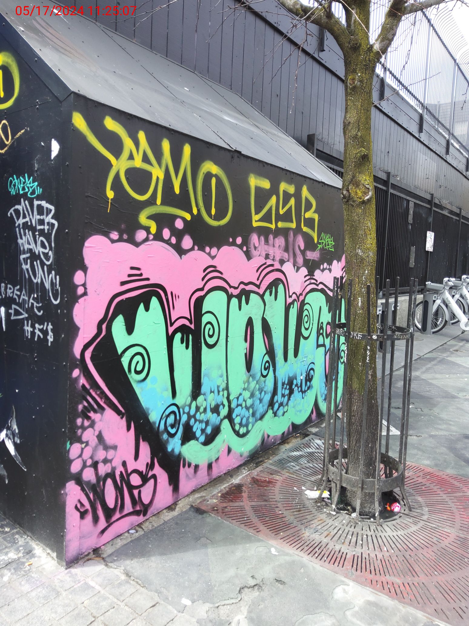 Graffiti at 2020 MISSION ST