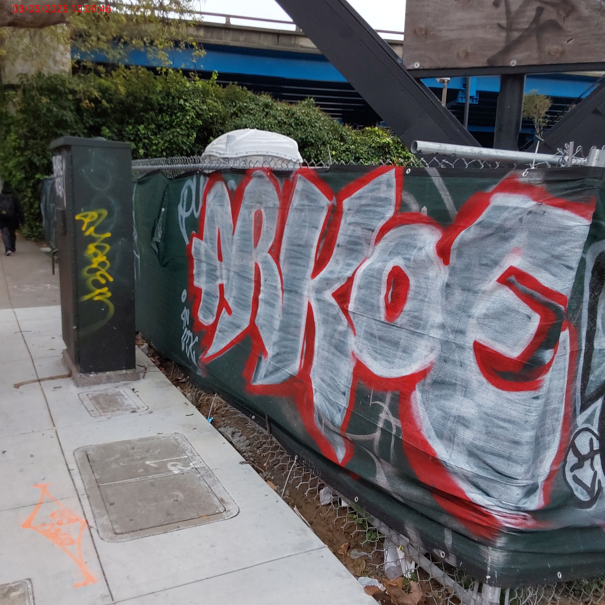 Graffiti at 1001 HARRISON ST