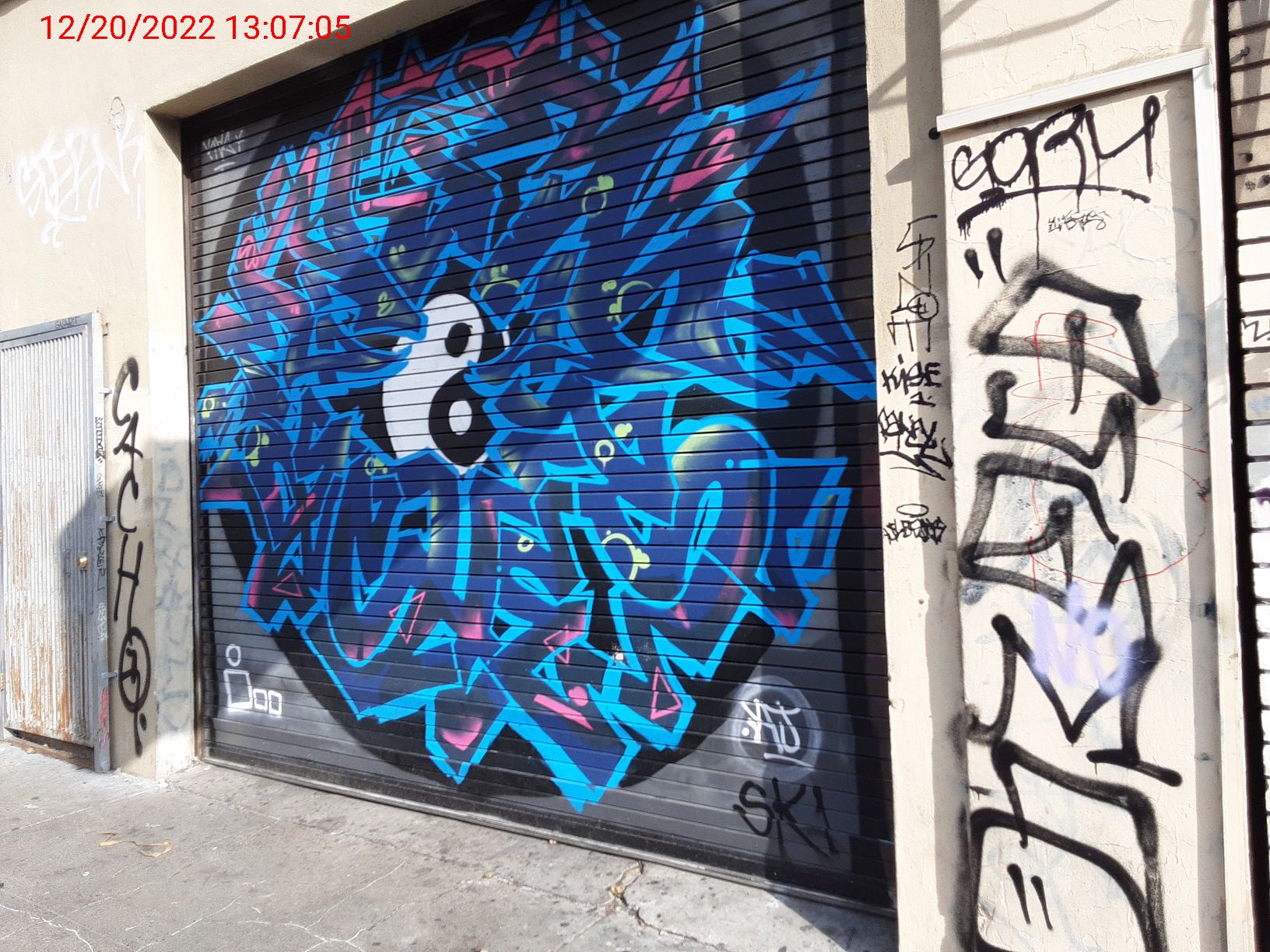 Graffiti at 934 LARKIN ST