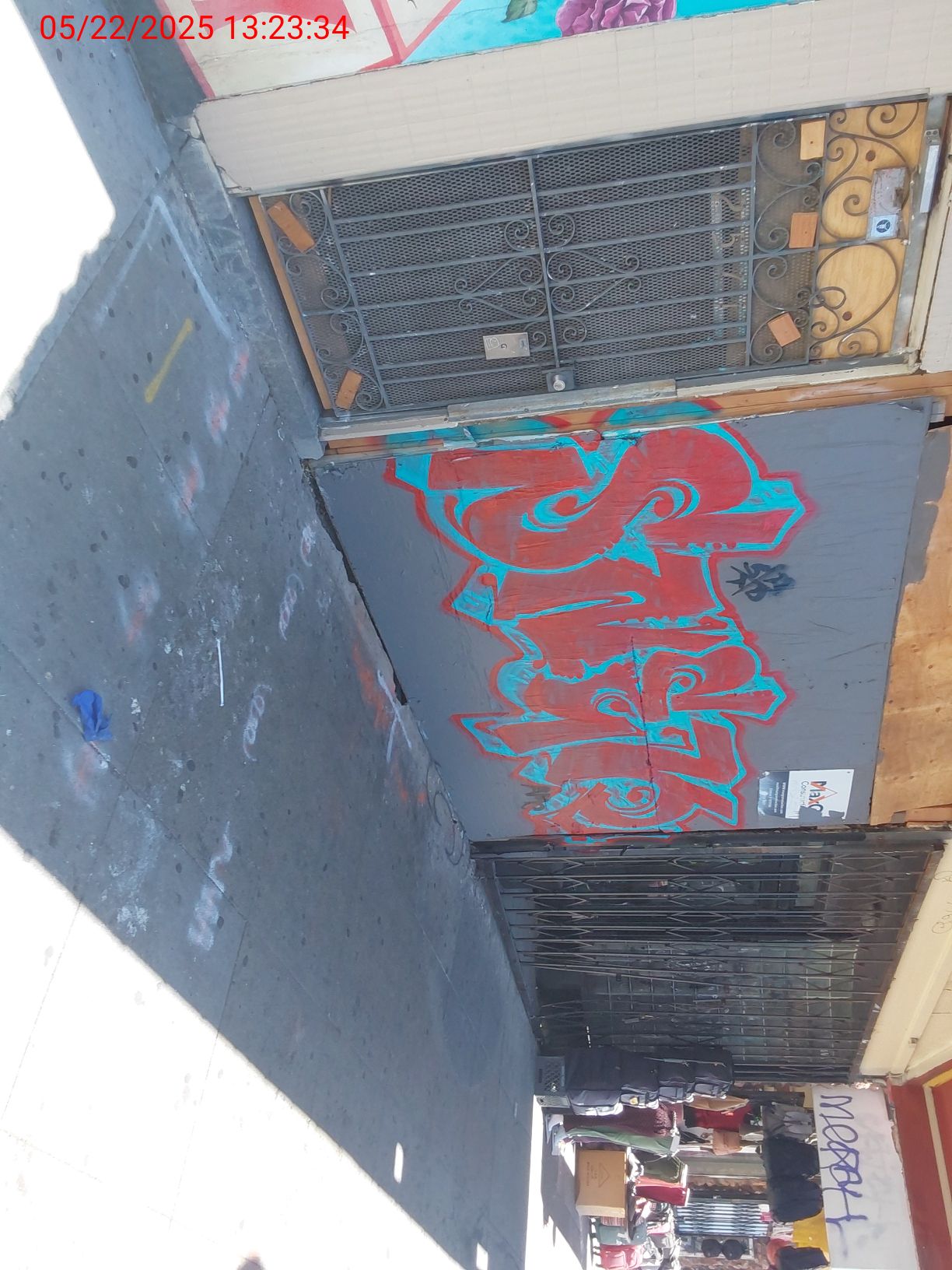 Graffiti at 2571 MISSION ST
