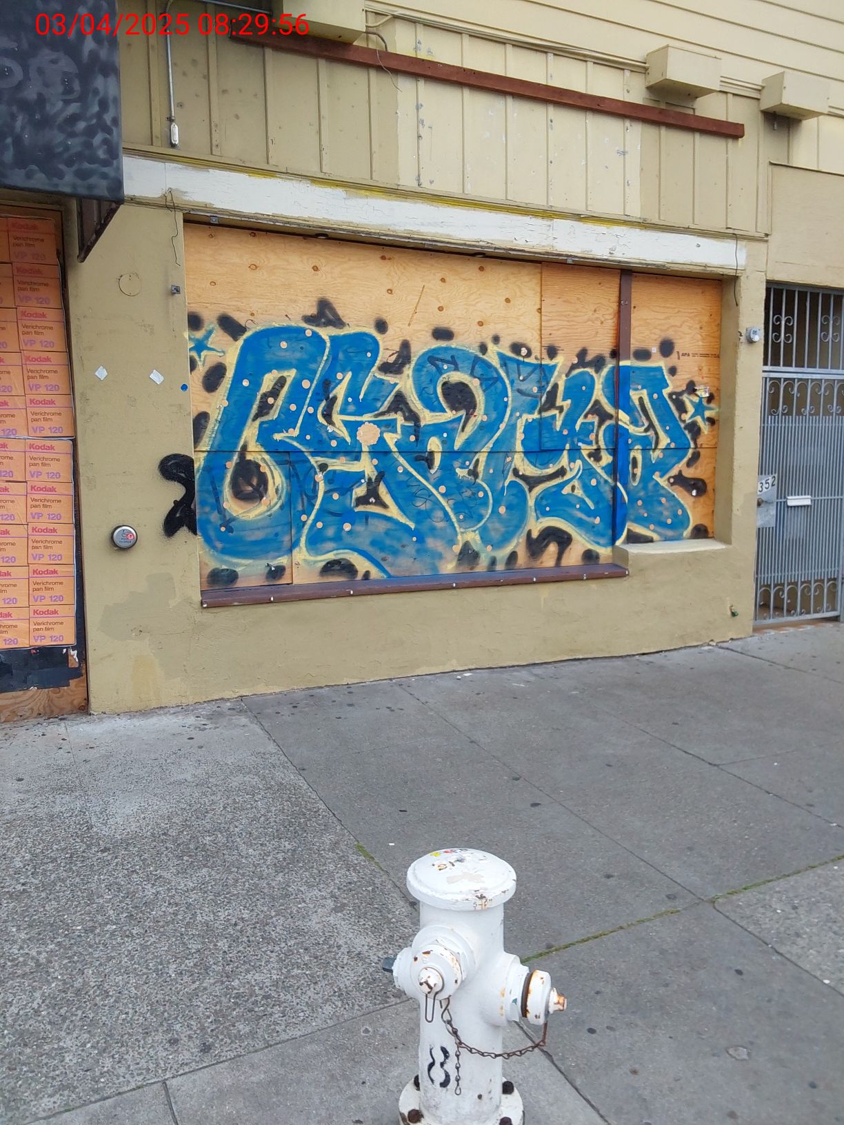 Graffiti at 354 Clement St