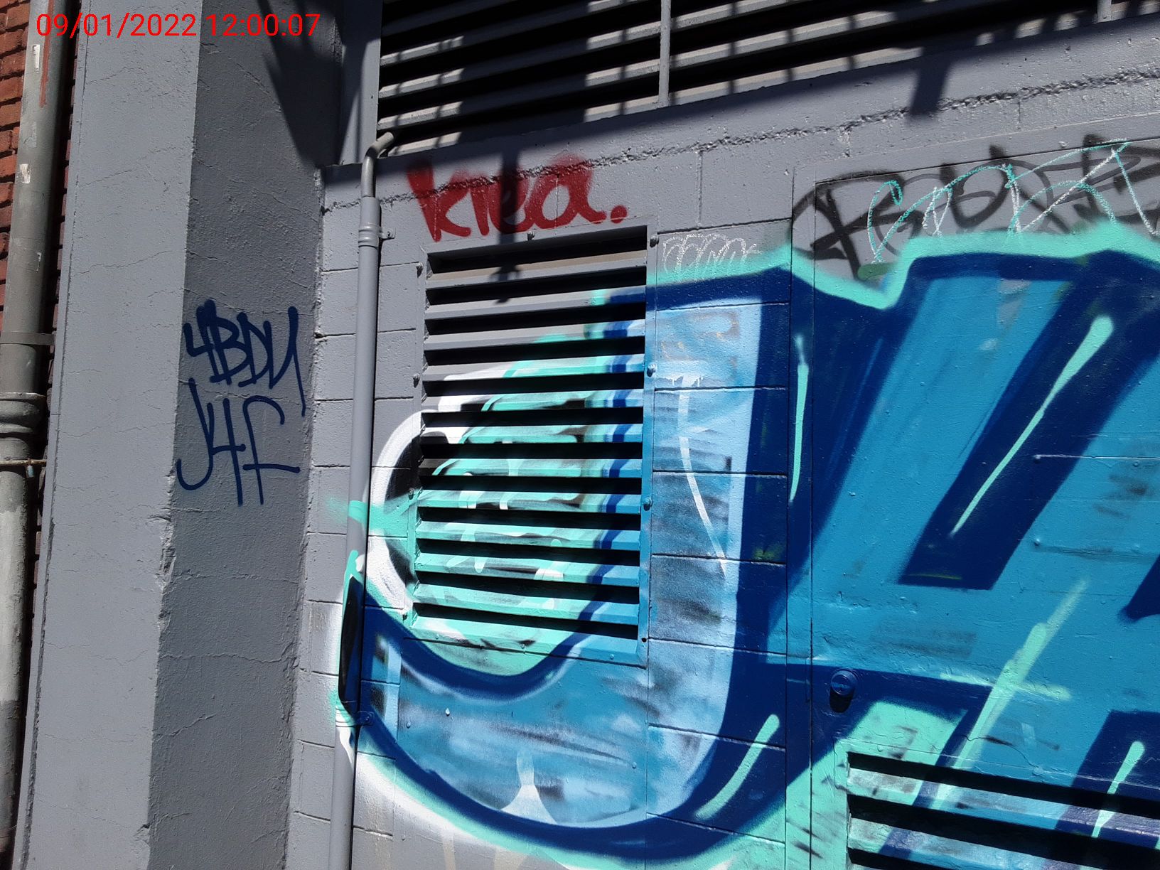 Graffiti at 1412 VAN NESS AVE