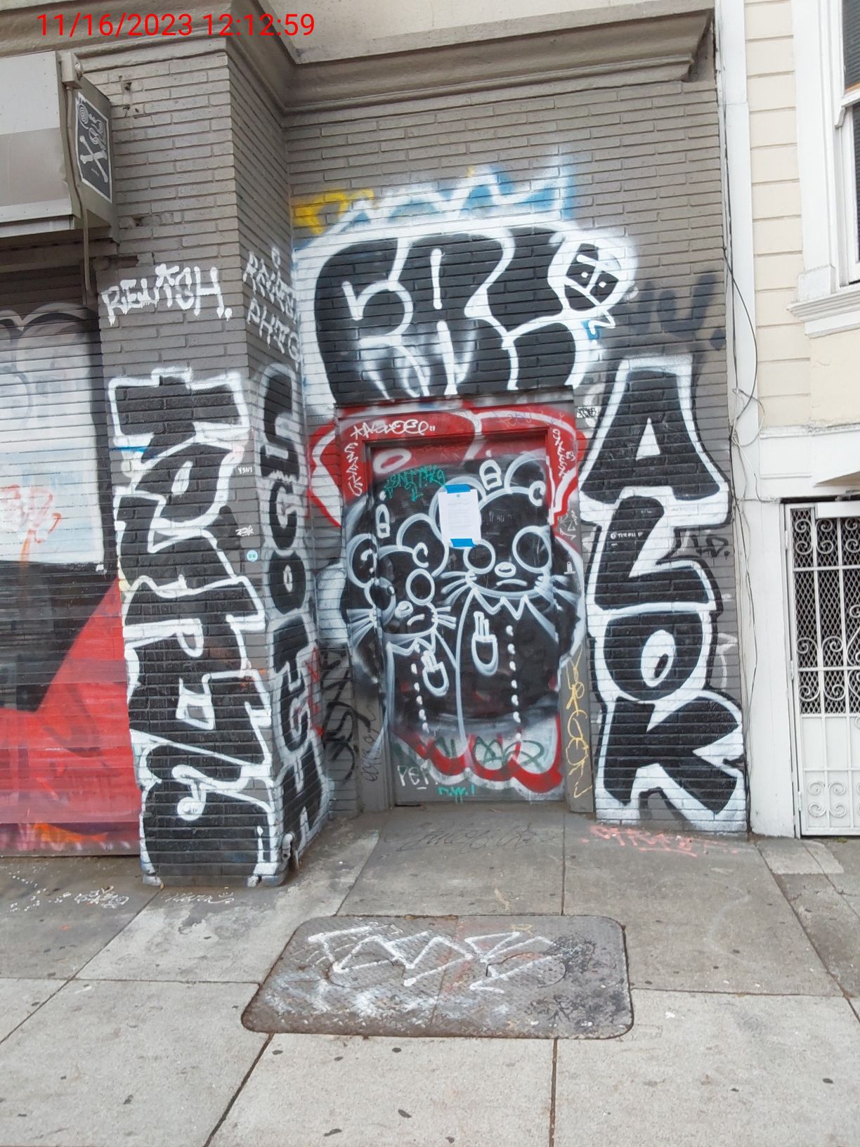 Graffiti at 1726 MISSION ST