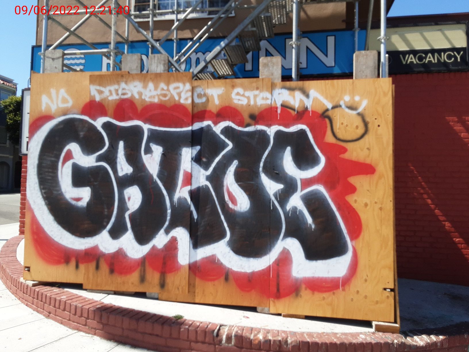 Graffiti at 1 RICHARDSON AVE