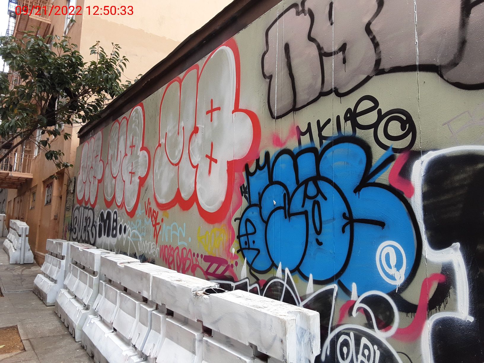 Graffiti at 999 Polk St