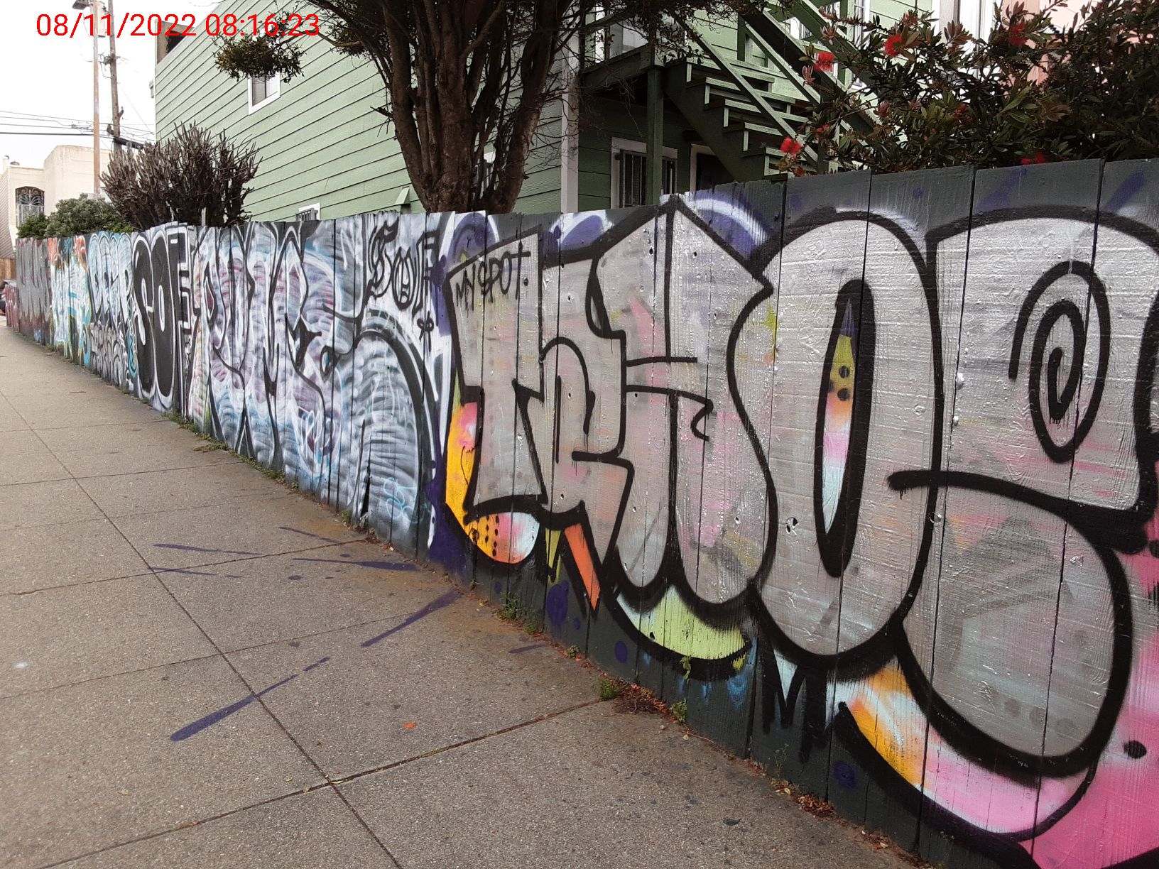 Graffiti at 65 Howth St