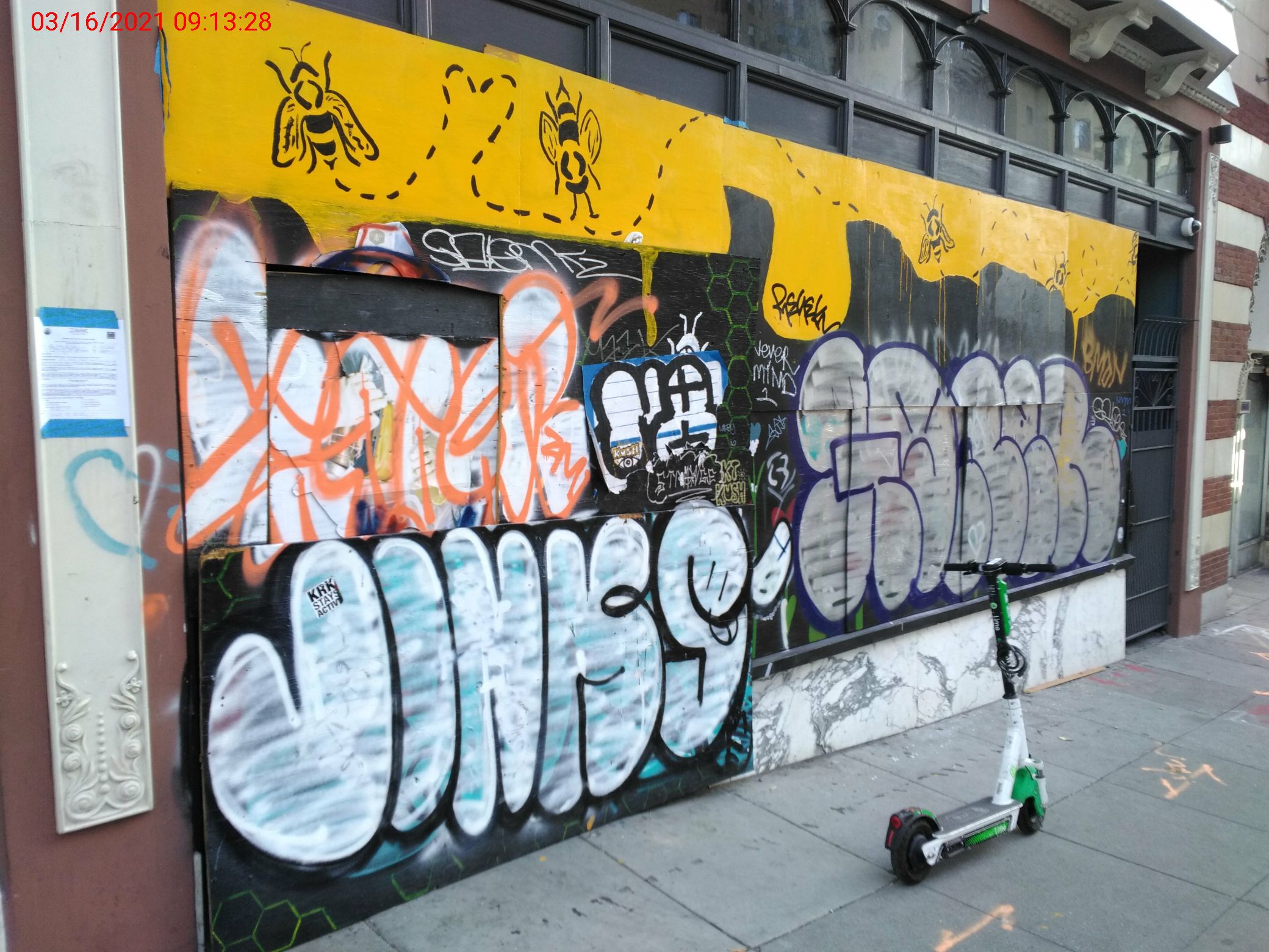 Graffiti at 676 GEARY ST