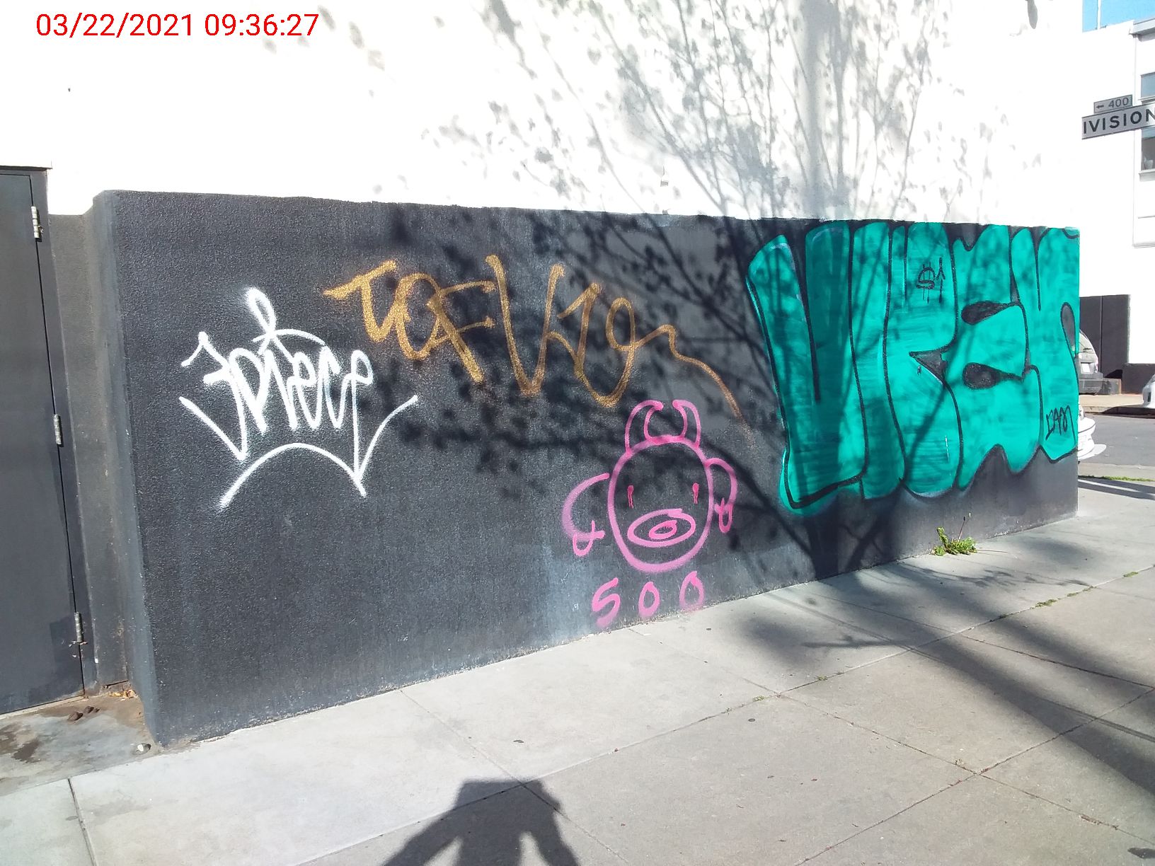 Graffiti at 1320 BRYANT ST