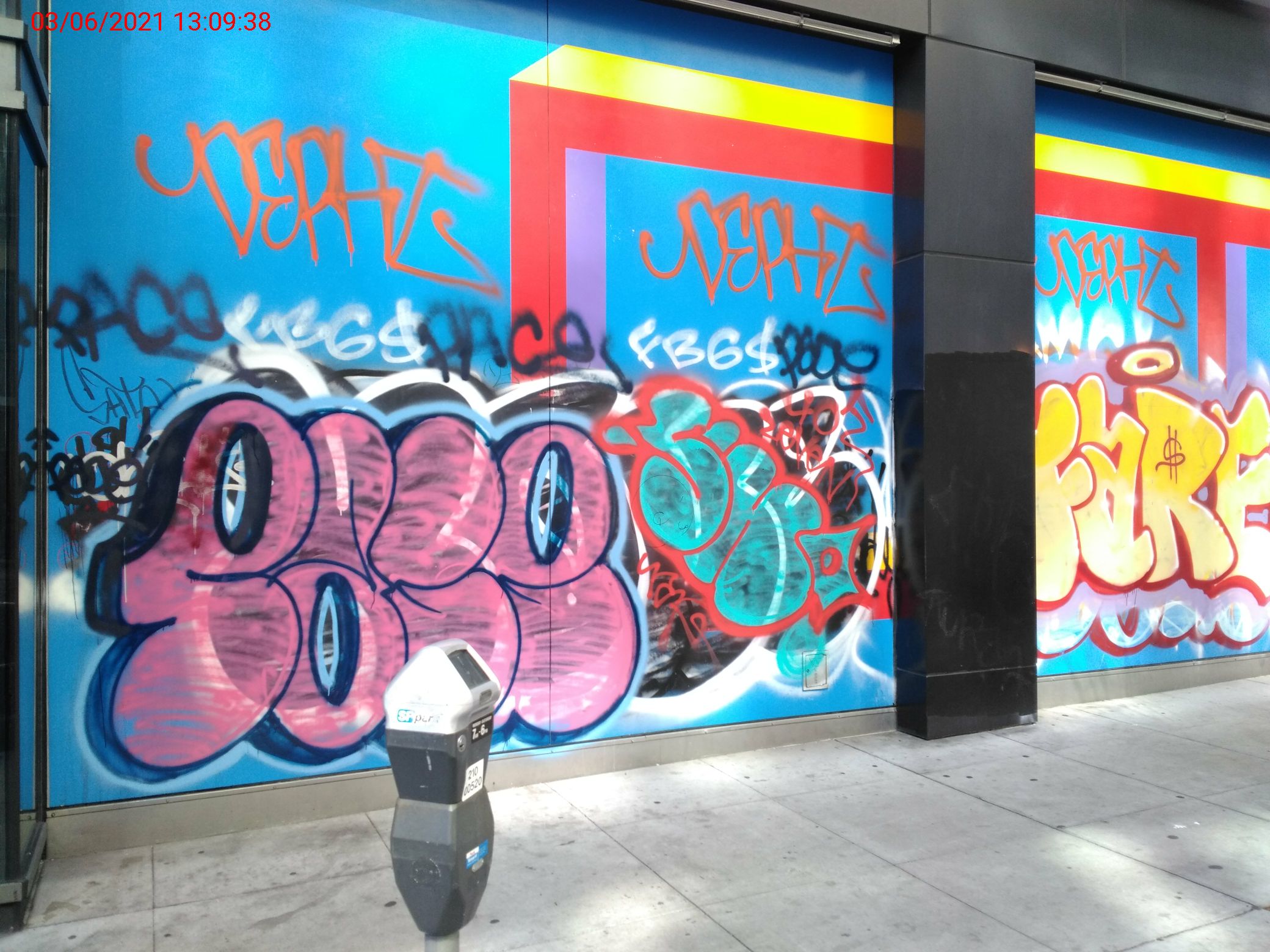 Graffiti at 1400 MISSION ST