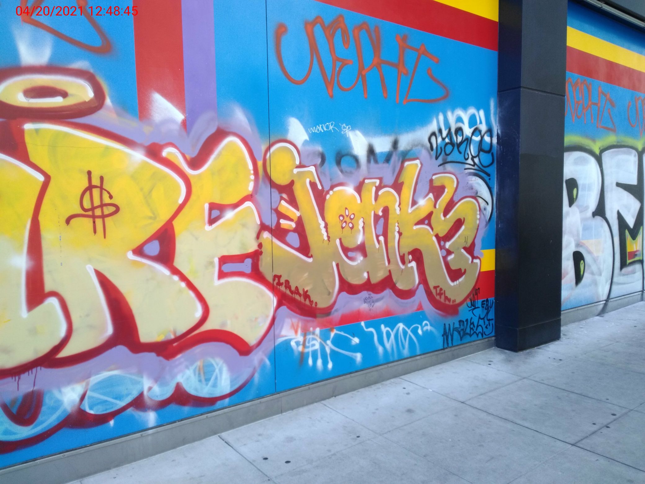 Graffiti at 1400 MISSION ST