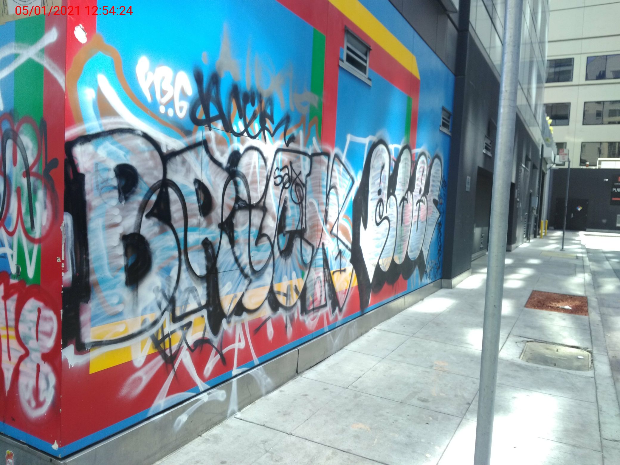 Graffiti at 1400 MISSION ST