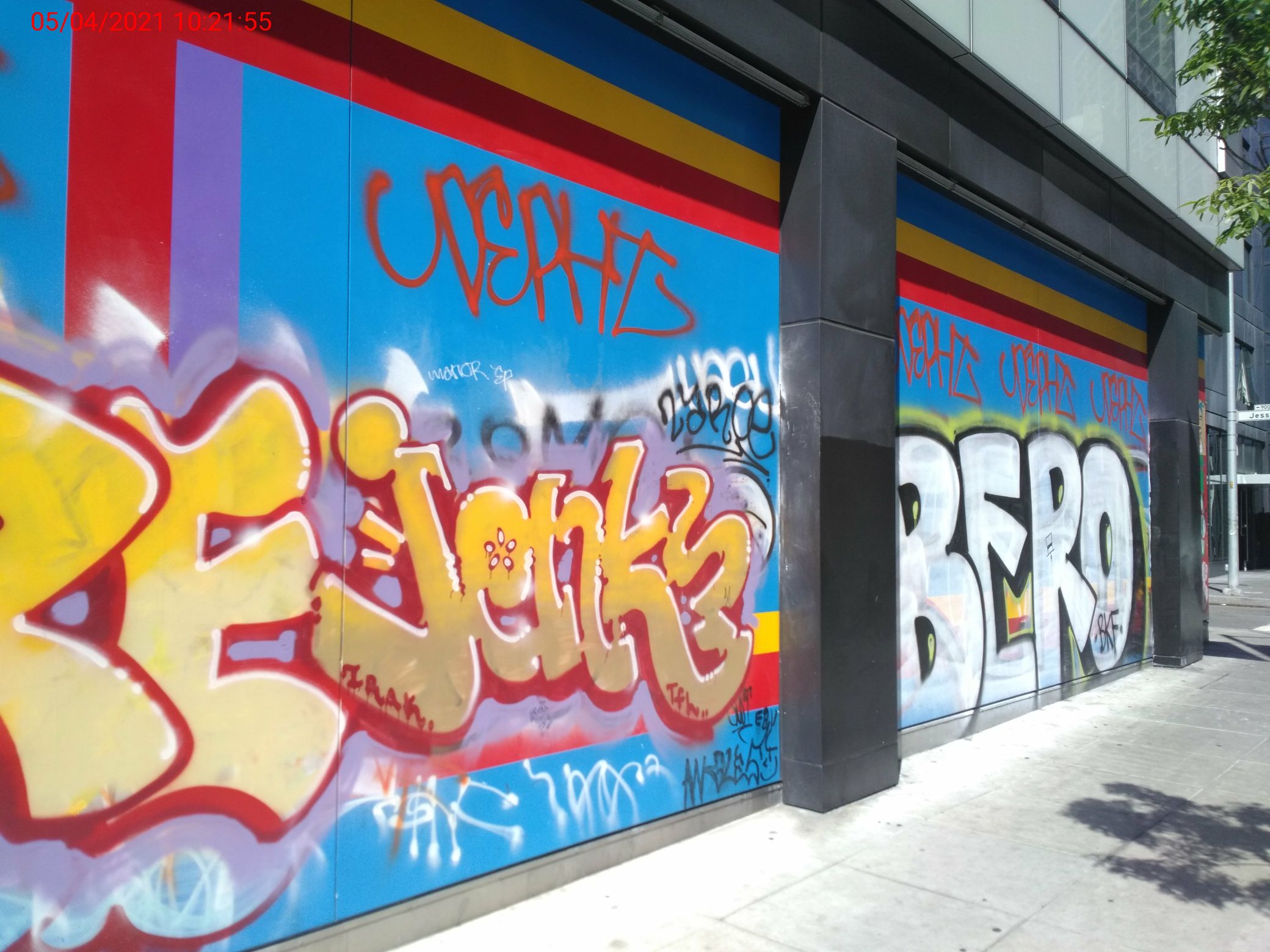Graffiti at 1400 MISSION ST