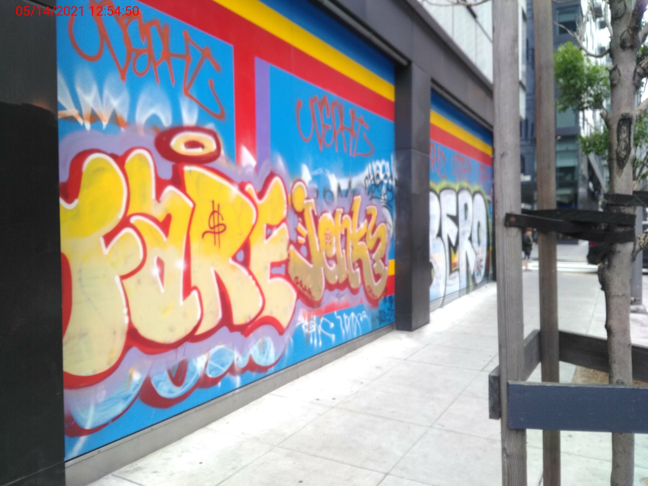 Graffiti at 1400 MISSION ST
