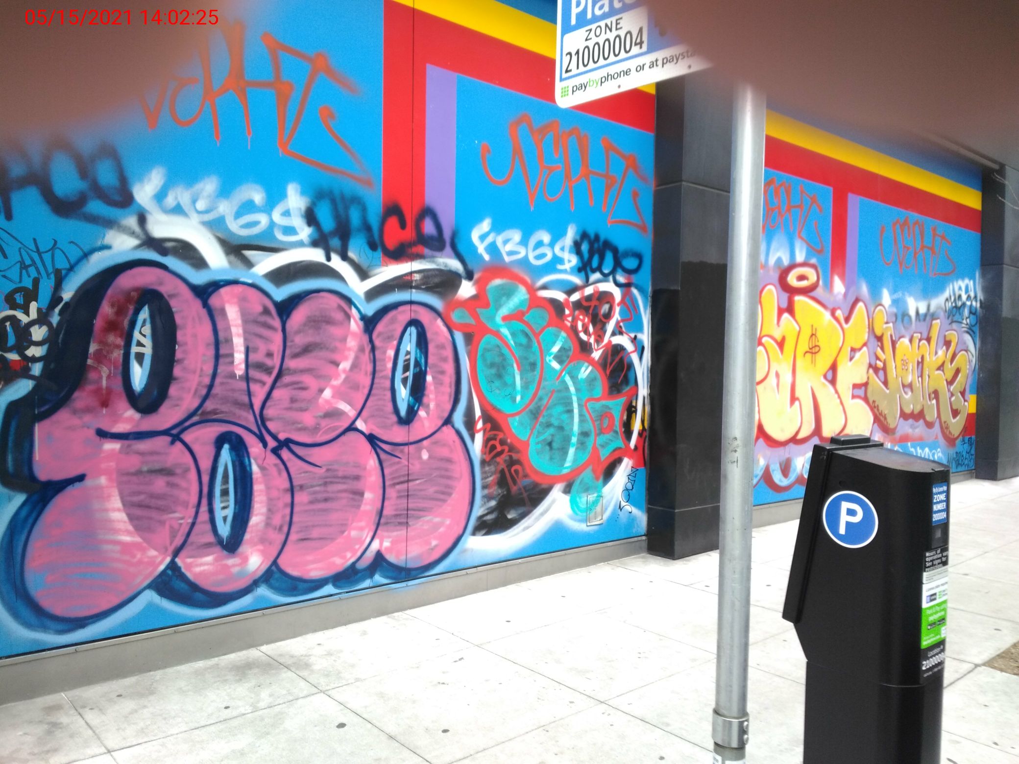 Graffiti at 1400 MISSION ST