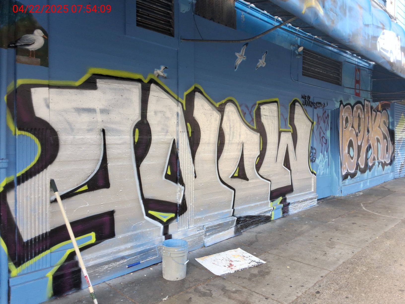 Graffiti at 2704 MISSION ST