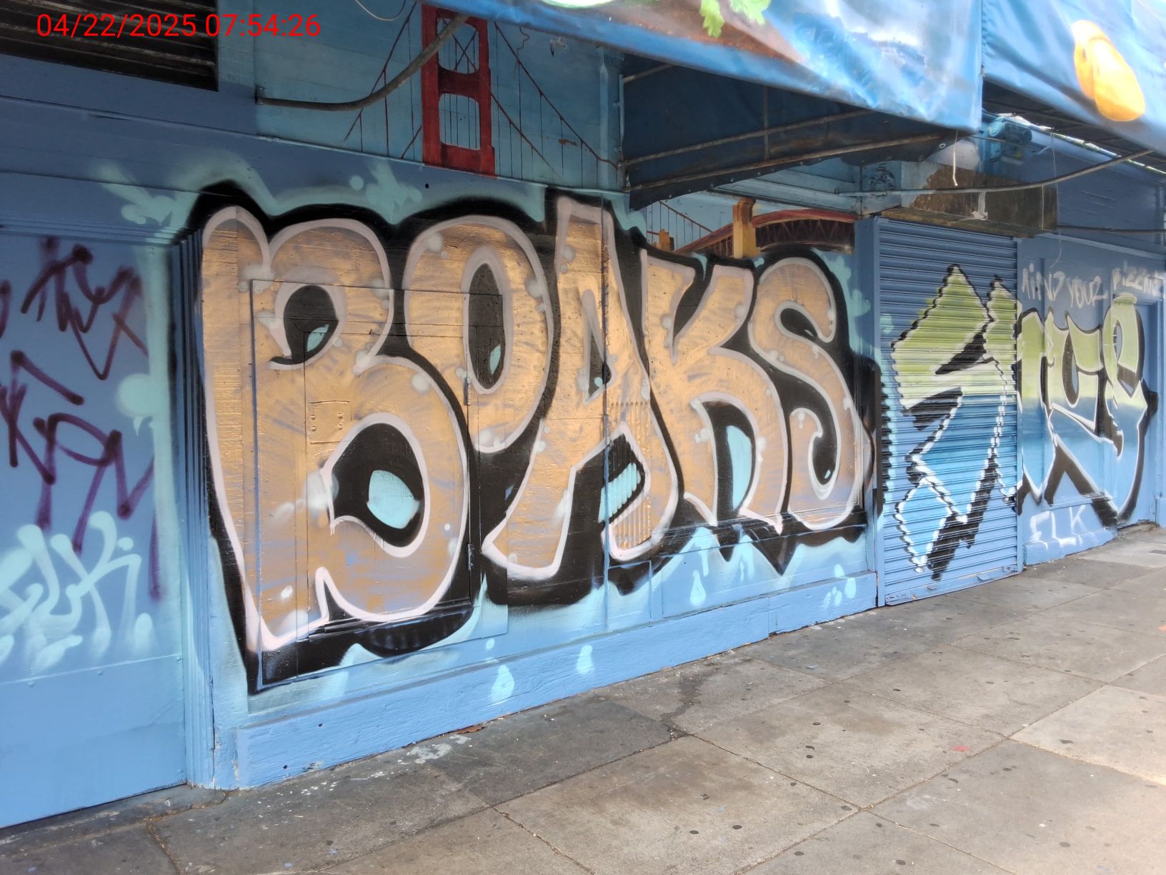 Graffiti at 2704 MISSION ST