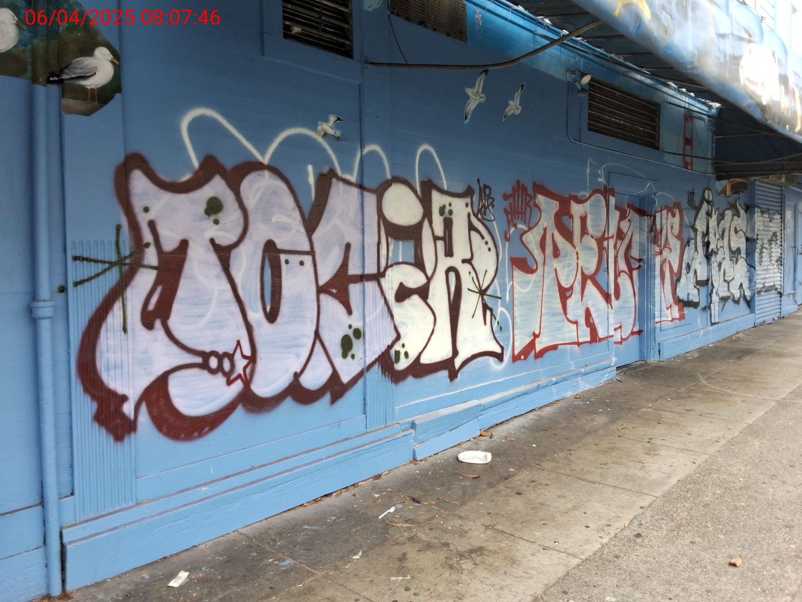 Graffiti at 2704 MISSION ST