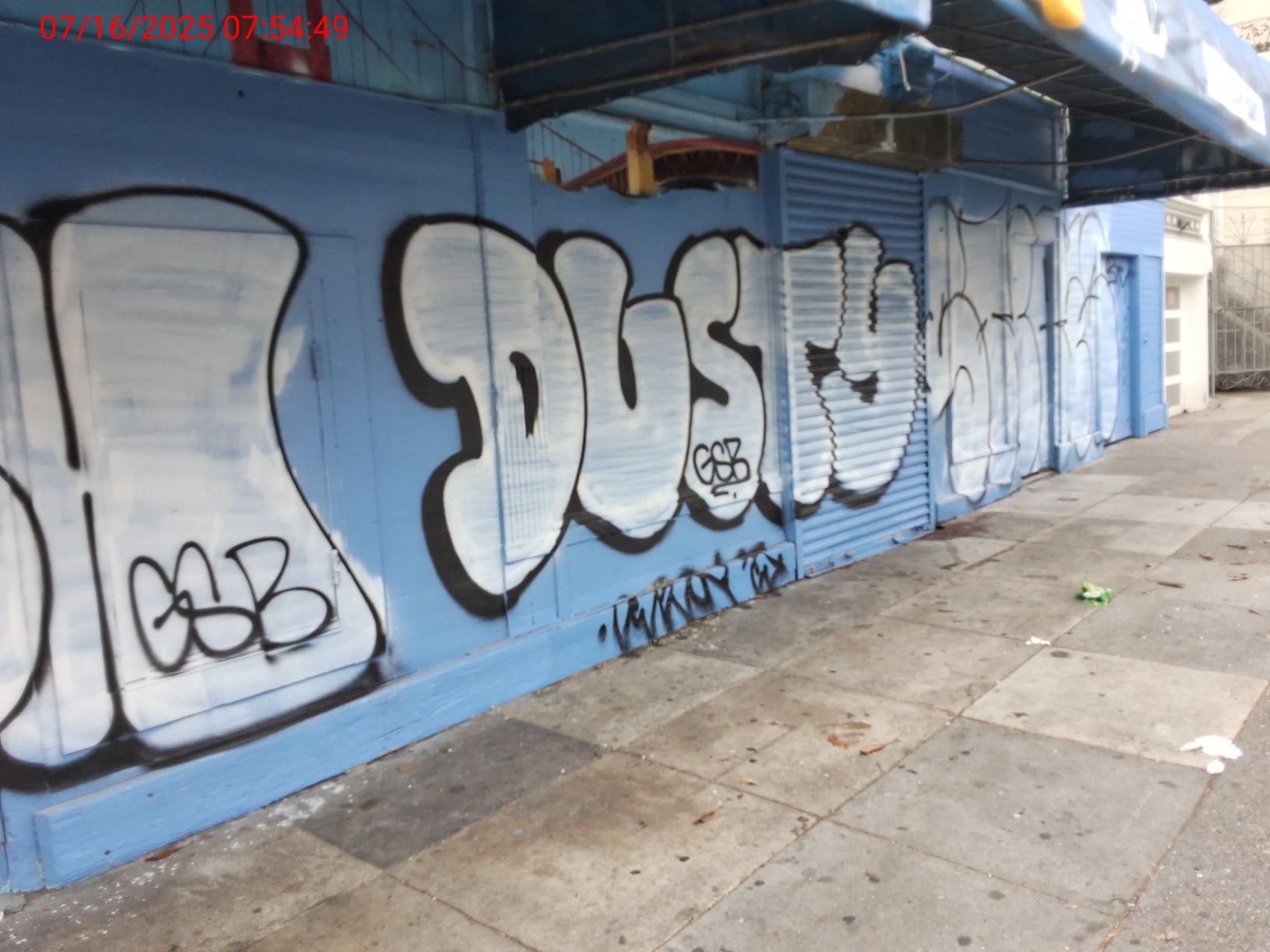 Graffiti at 2704 MISSION ST