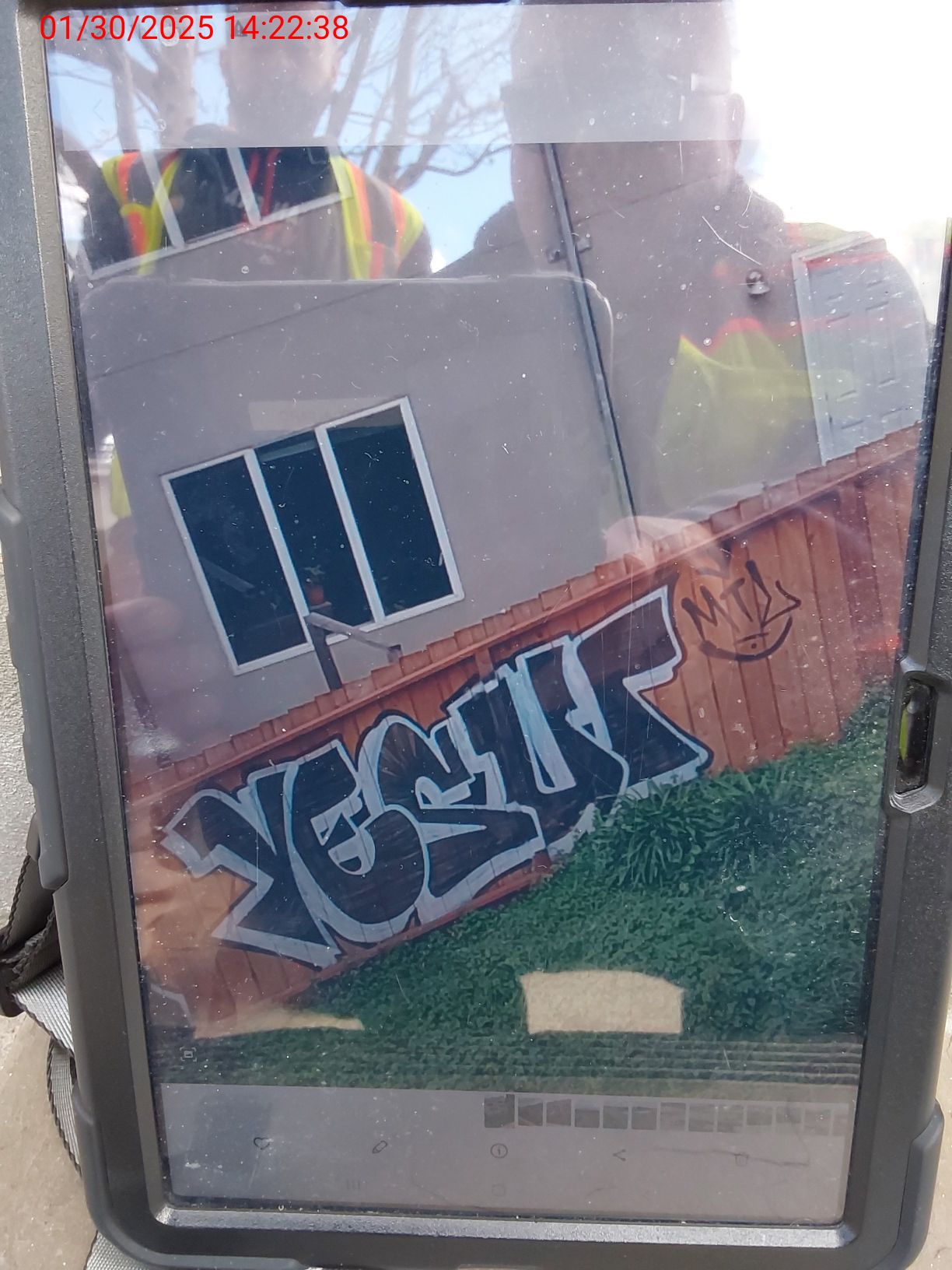 Graffiti at 635 PENNSYLVANIA AVE