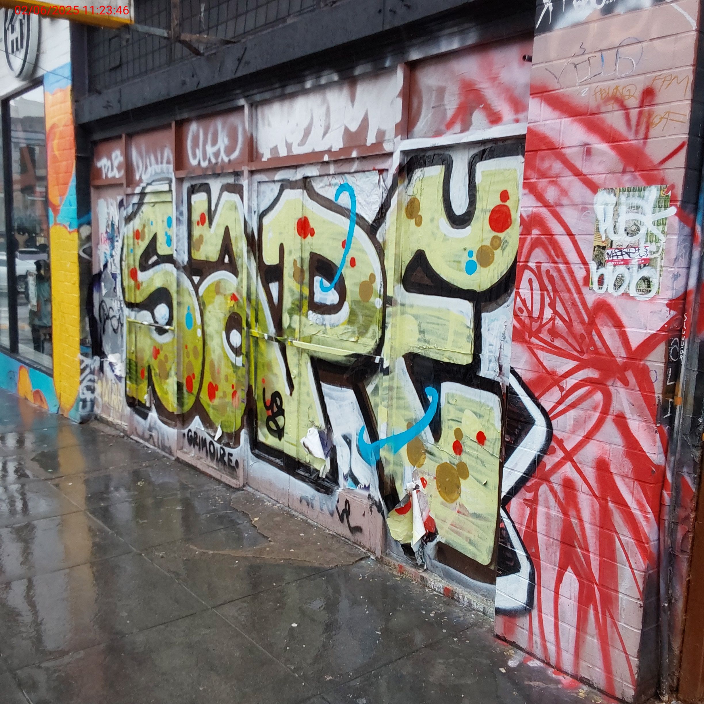 Graffiti at 901 LARKIN ST