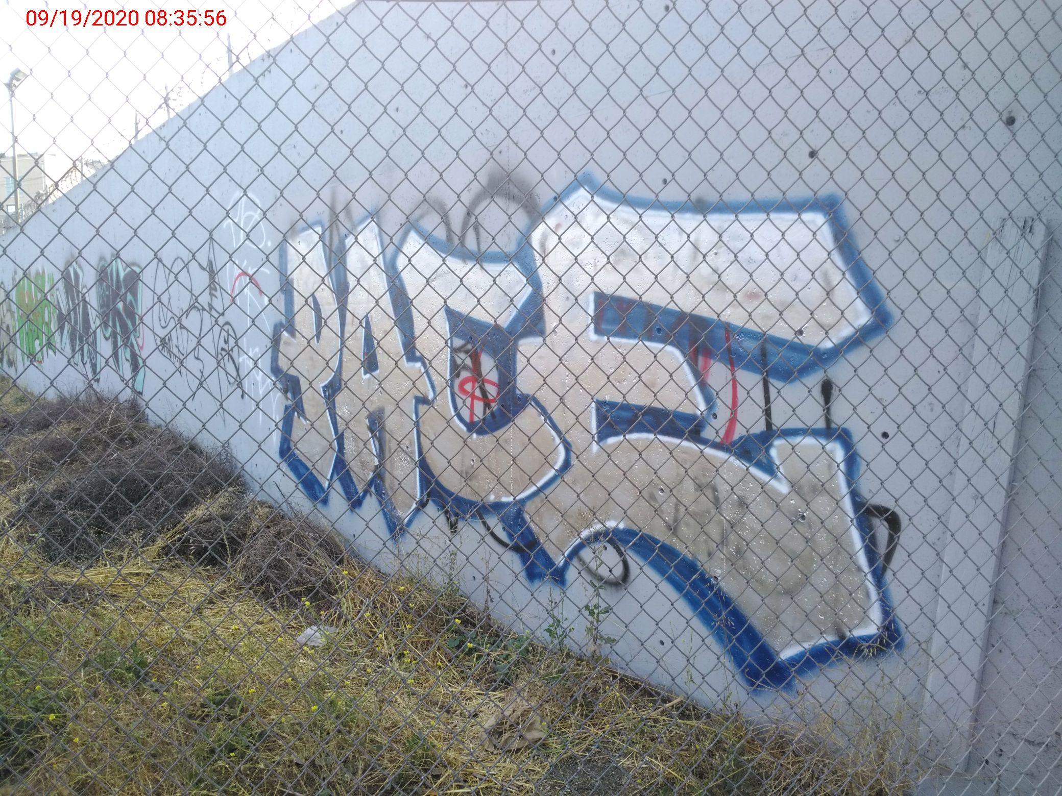 Graffiti at 2550 CESAR CHAVEZ ST