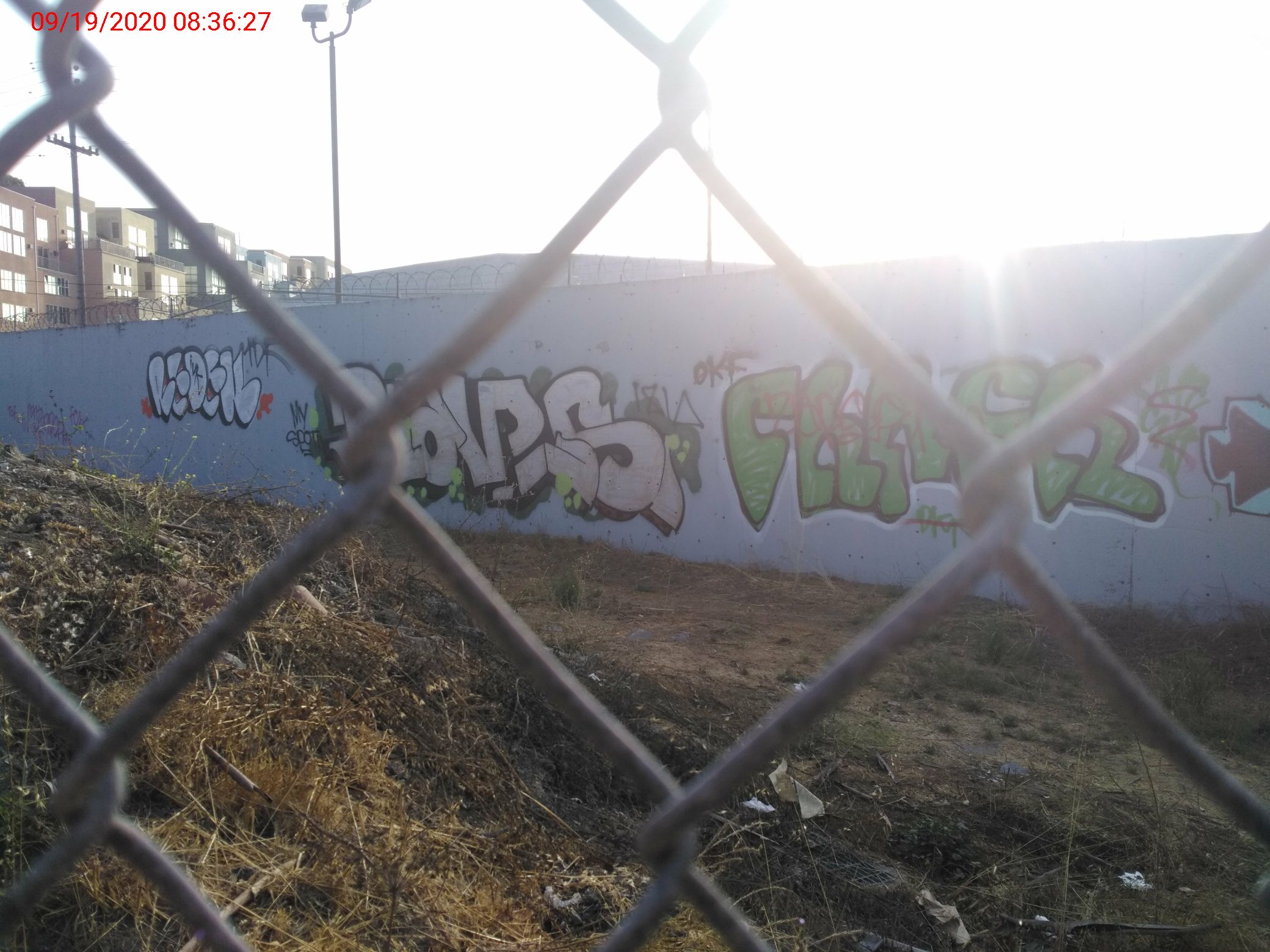 Graffiti at 2550 CESAR CHAVEZ ST