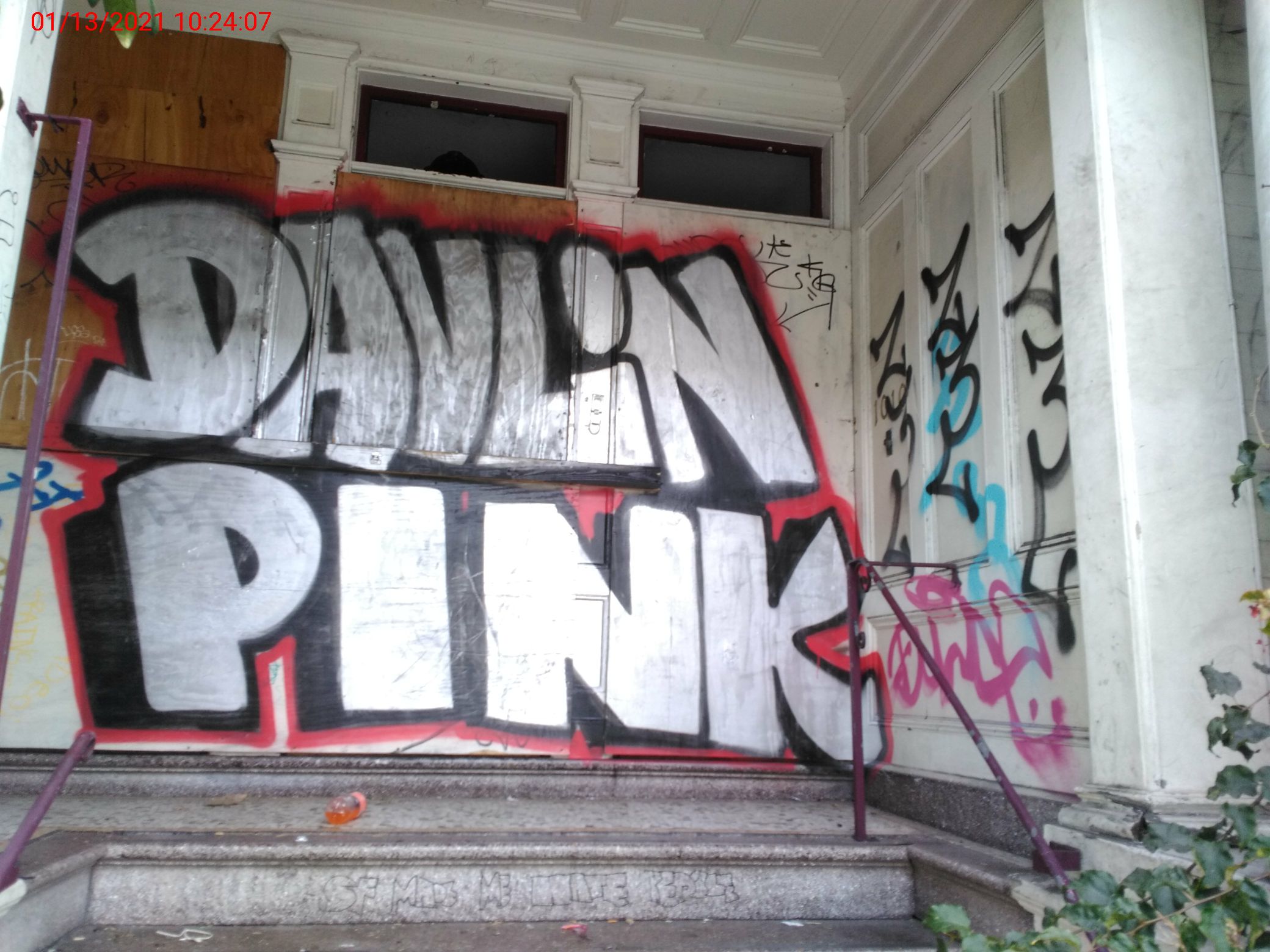 Graffiti at 1006 MASONIC AVE
