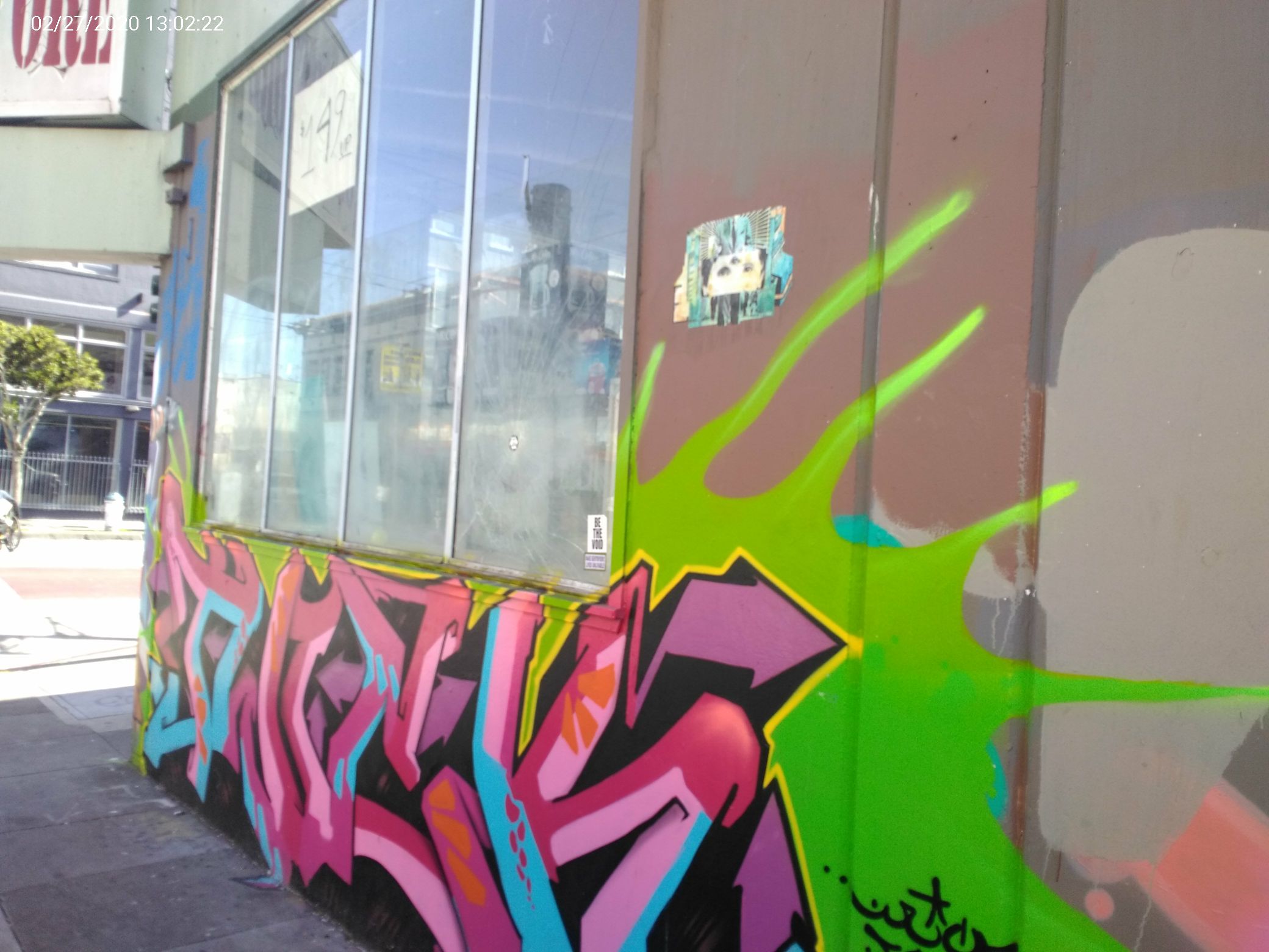 Graffiti at 2100 MISSION ST