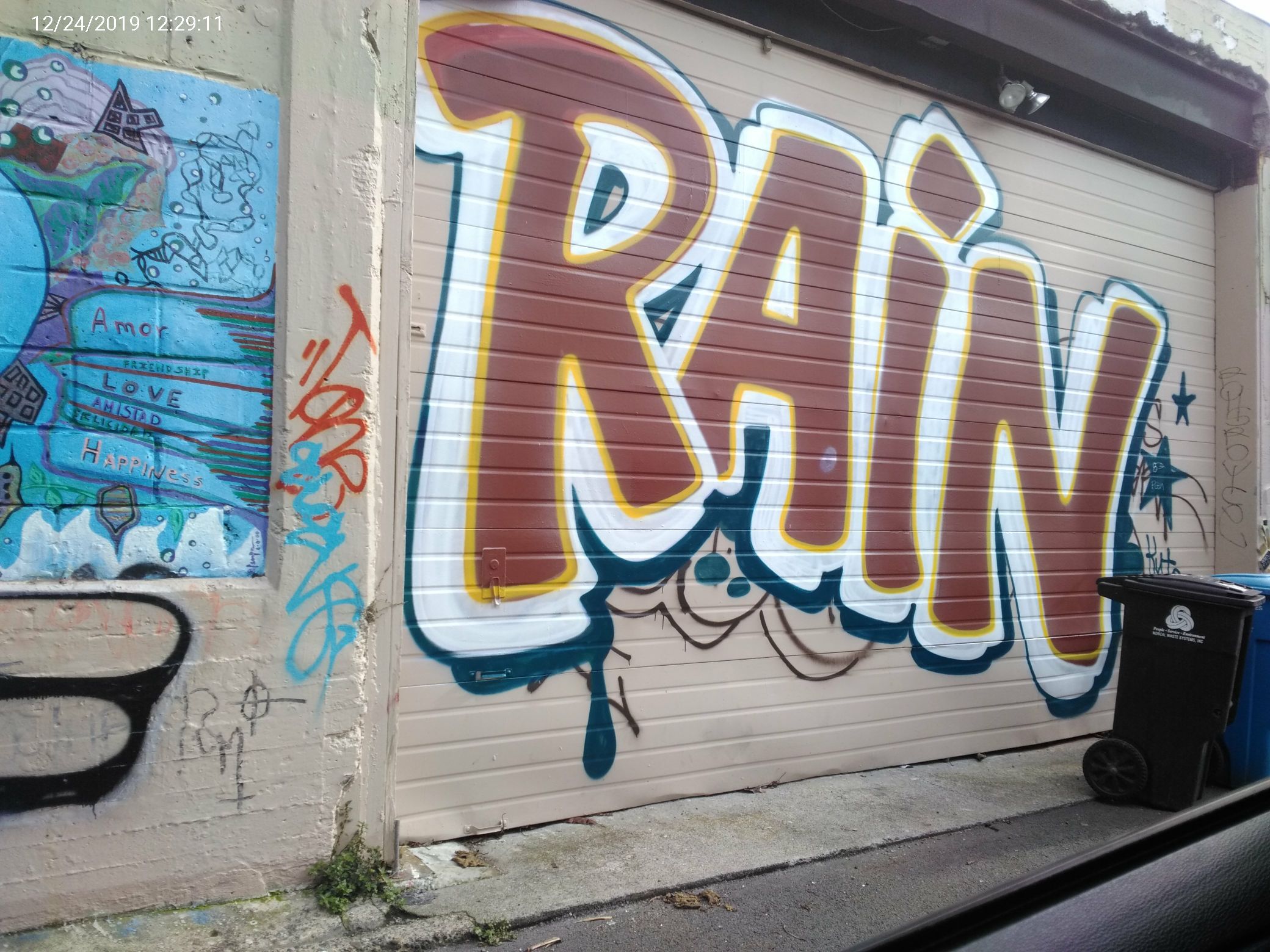 Graffiti at 2952 FOLSOM ST