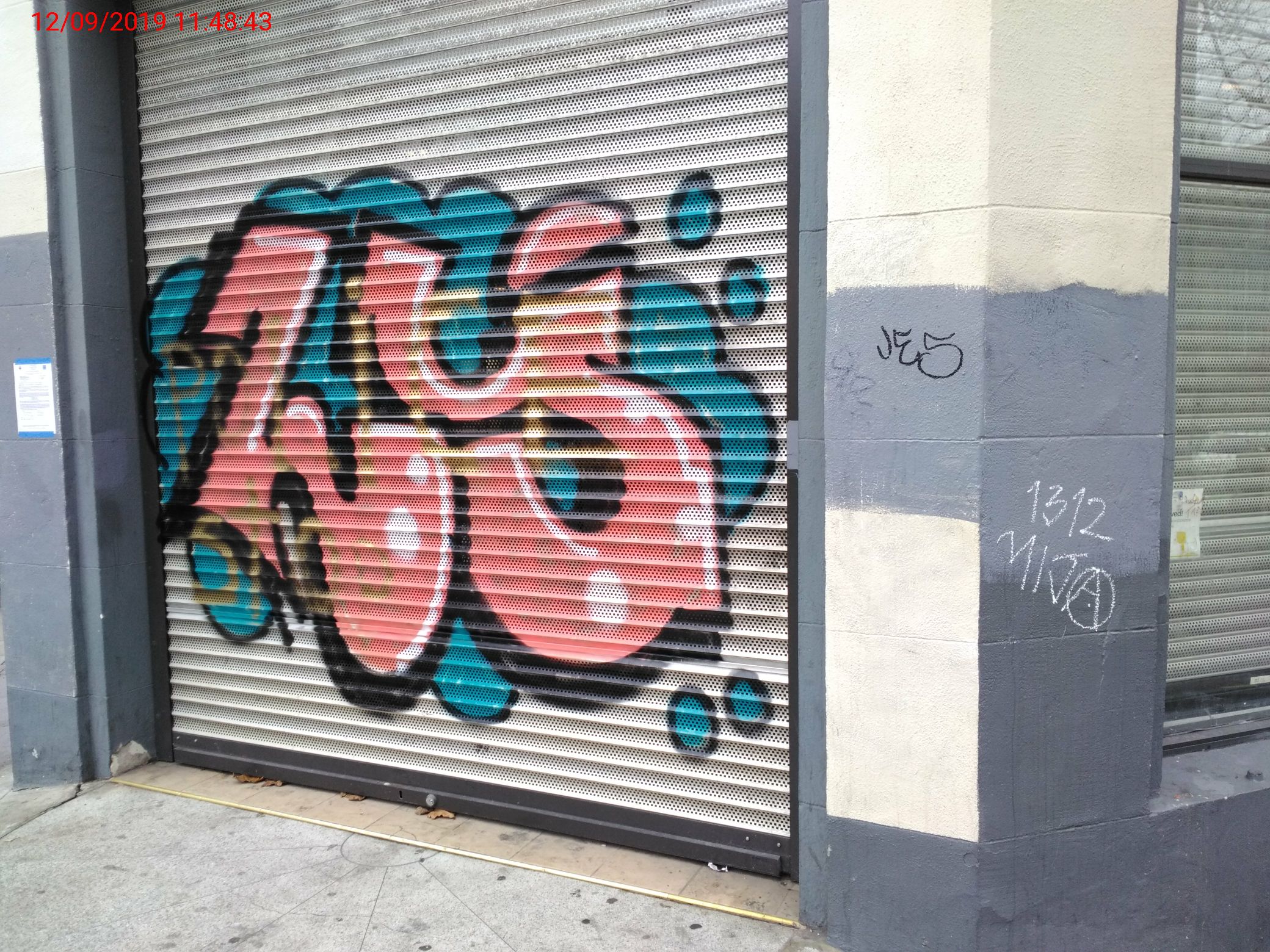 Graffiti at 928 VAN NESS AVE